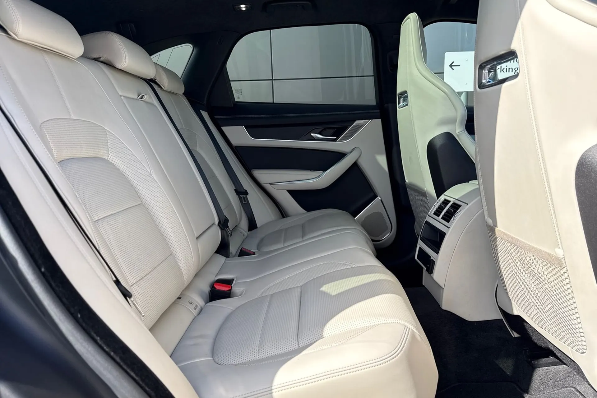 Jaguar F-PACE thumbnail image number 22