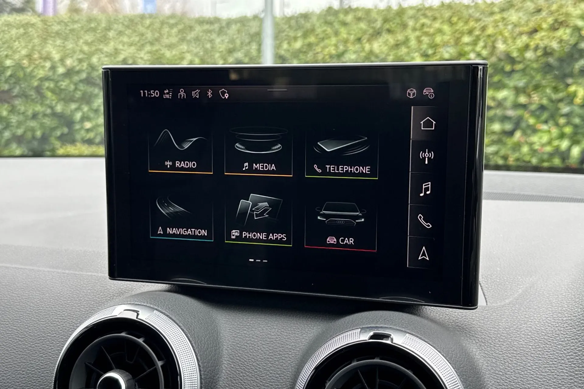 Audi Q2 thumbnail image number 8