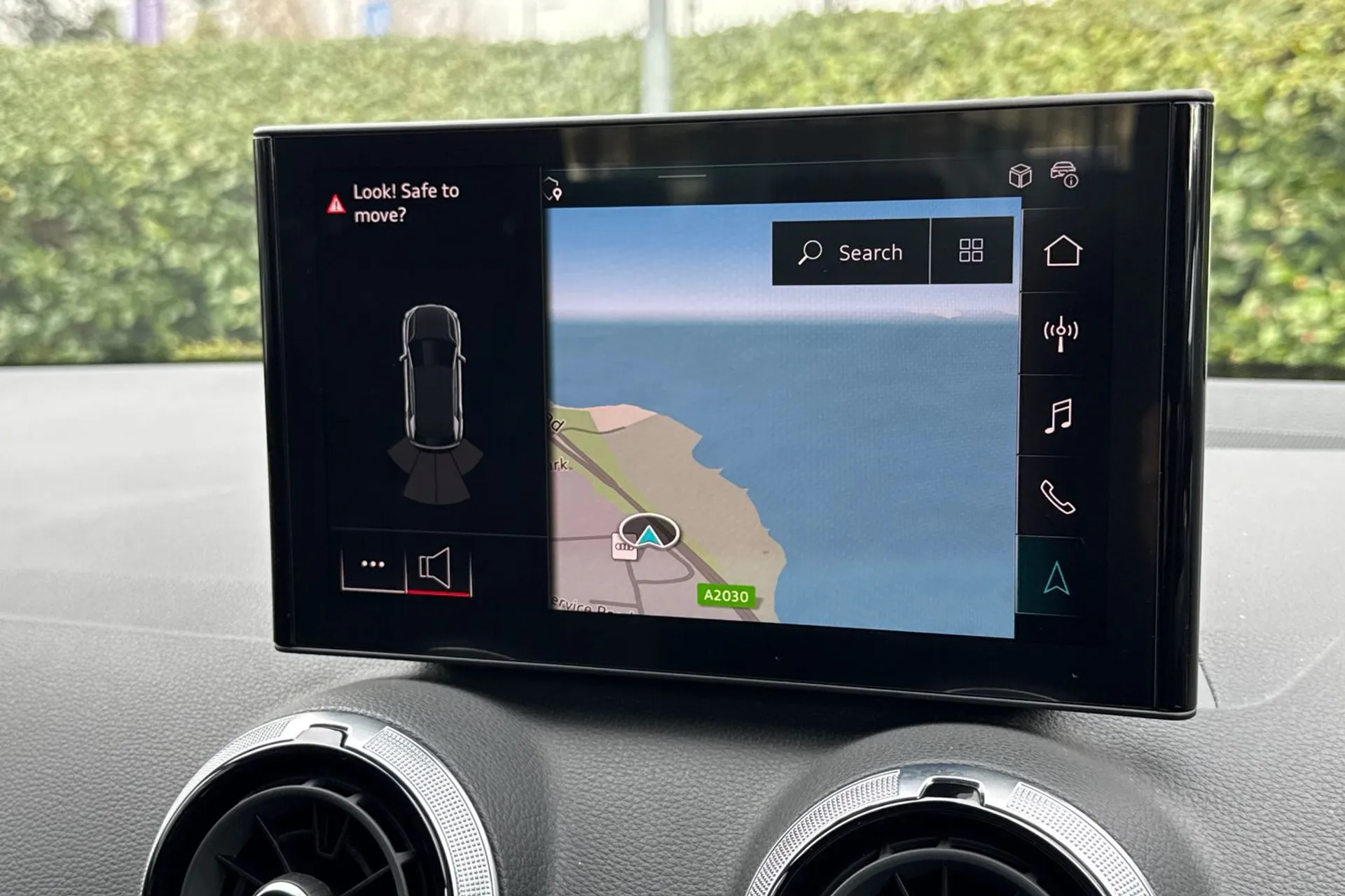 Audi Q2 thumbnail image number 15