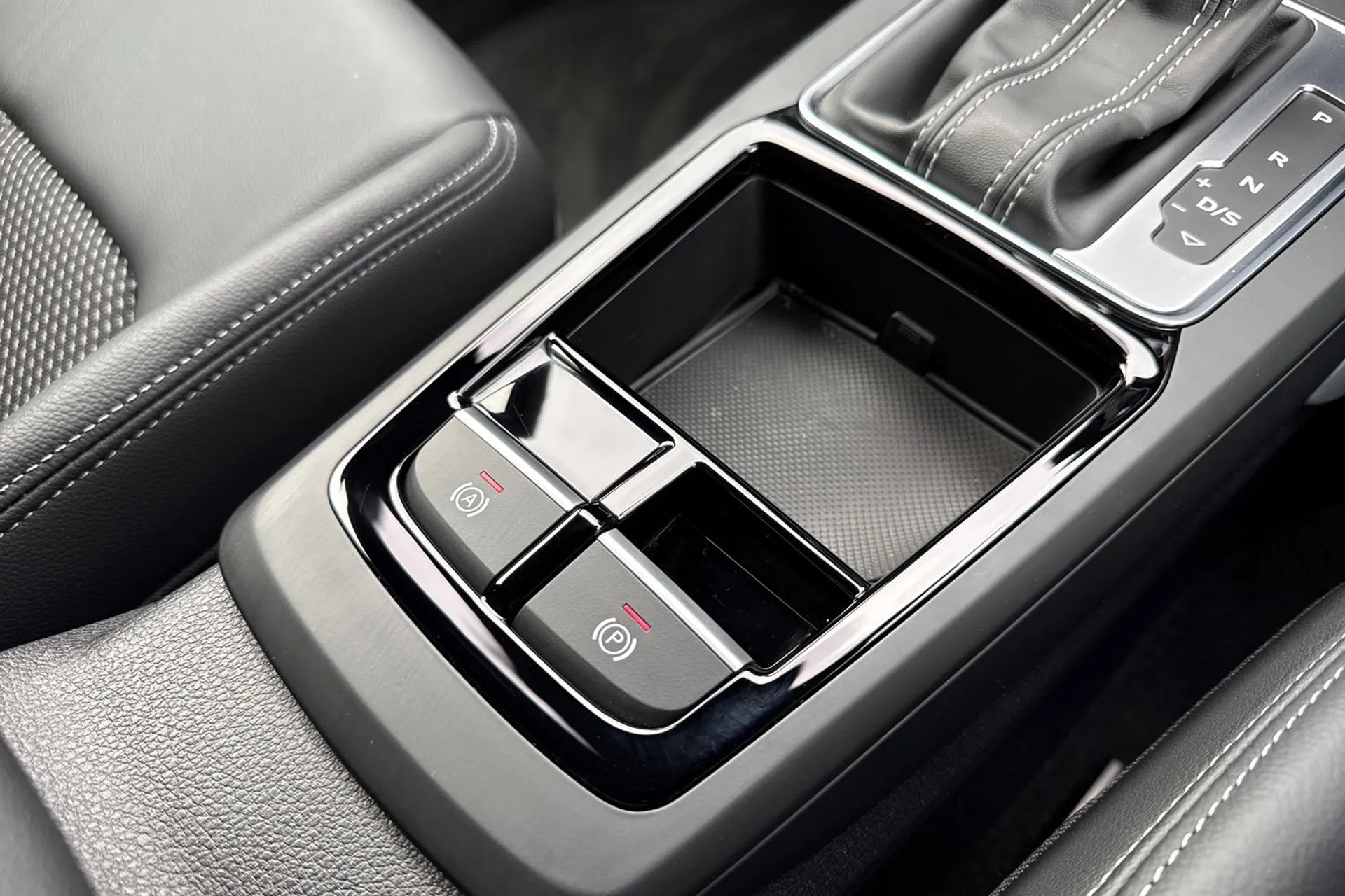 Audi Q2 thumbnail image number 17