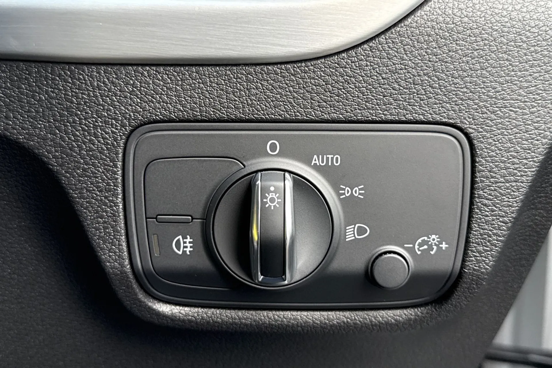 Audi Q2 thumbnail image number 45