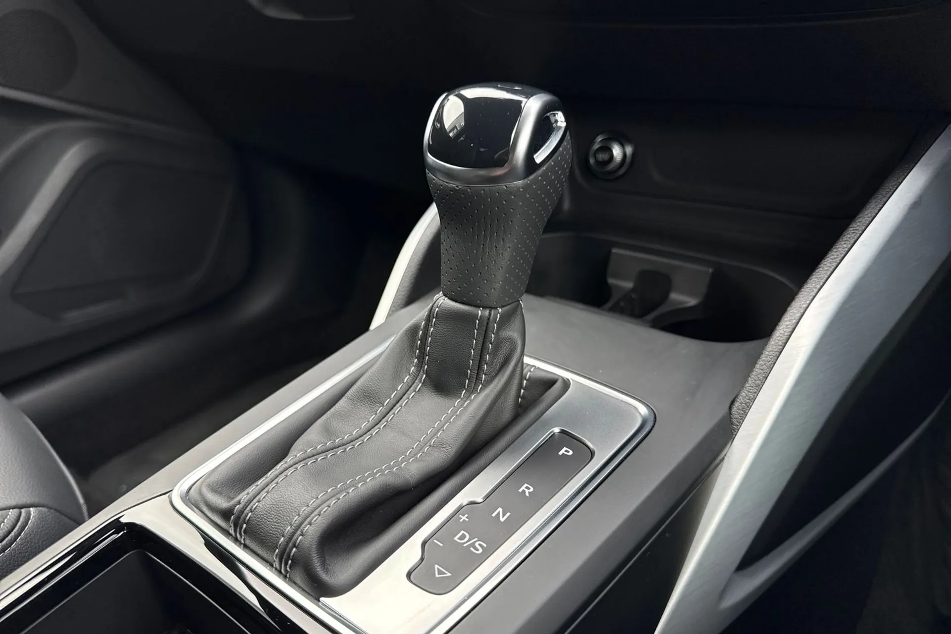 Audi Q2 thumbnail image number 19