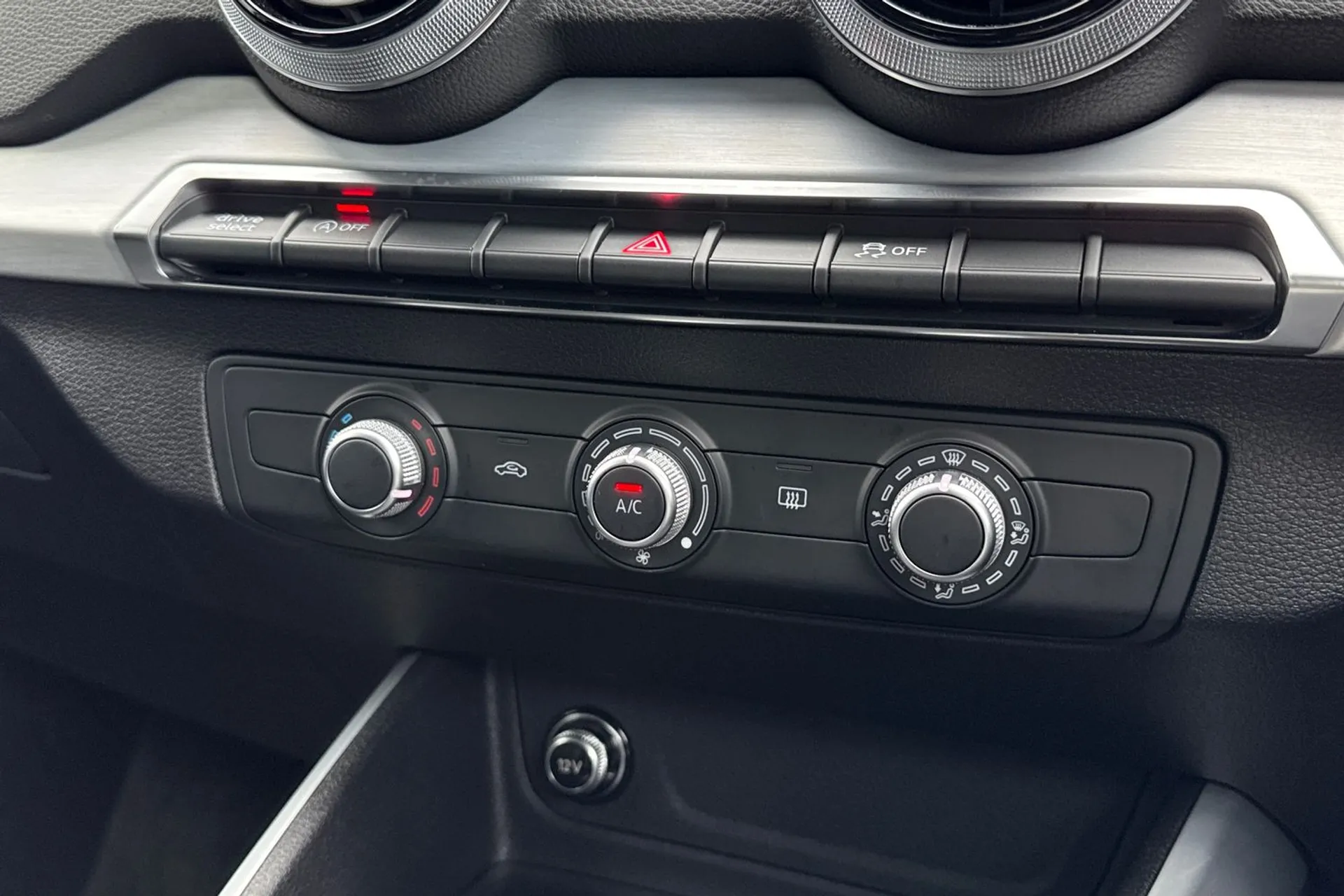 Audi Q2 thumbnail image number 28