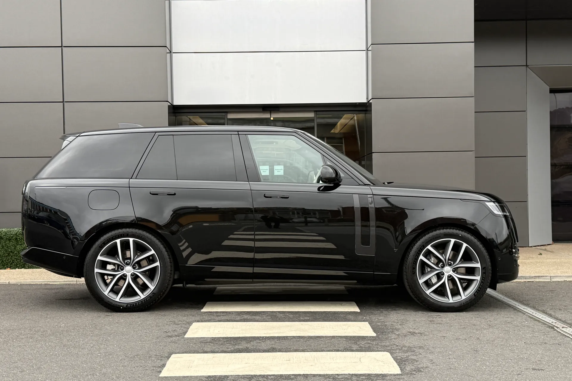 LAND ROVER RANGE ROVER thumbnail image number 2