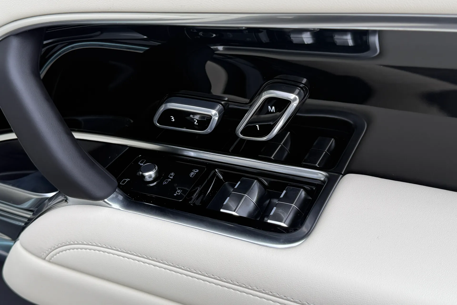 LAND ROVER RANGE ROVER thumbnail image number 39