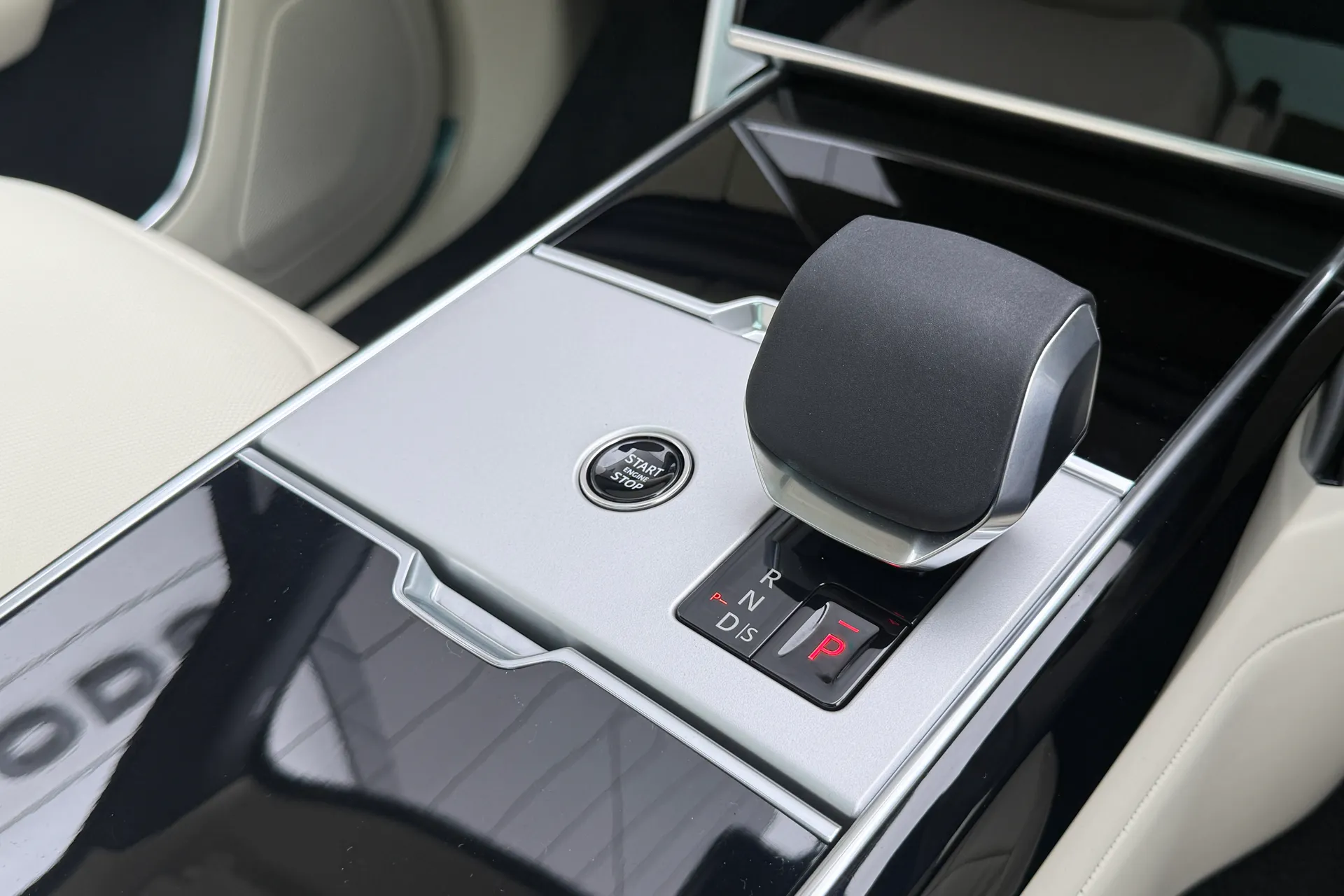 LAND ROVER RANGE ROVER thumbnail image number 64