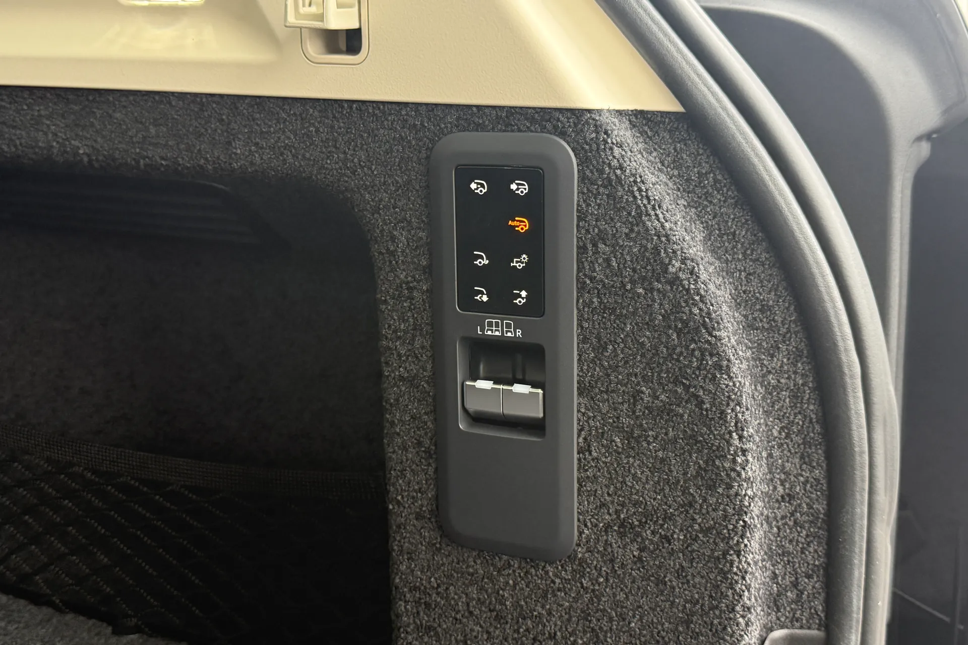 LAND ROVER RANGE ROVER thumbnail image number 46