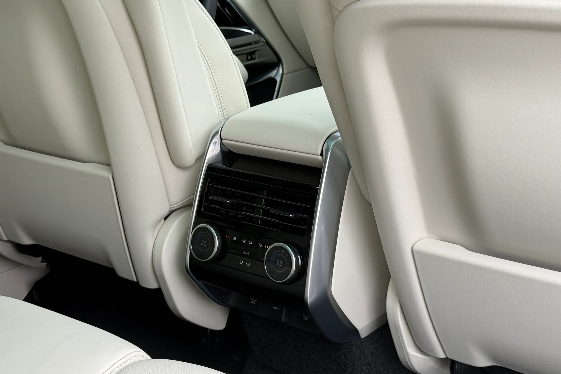 LAND ROVER RANGE ROVER thumbnail image number 51