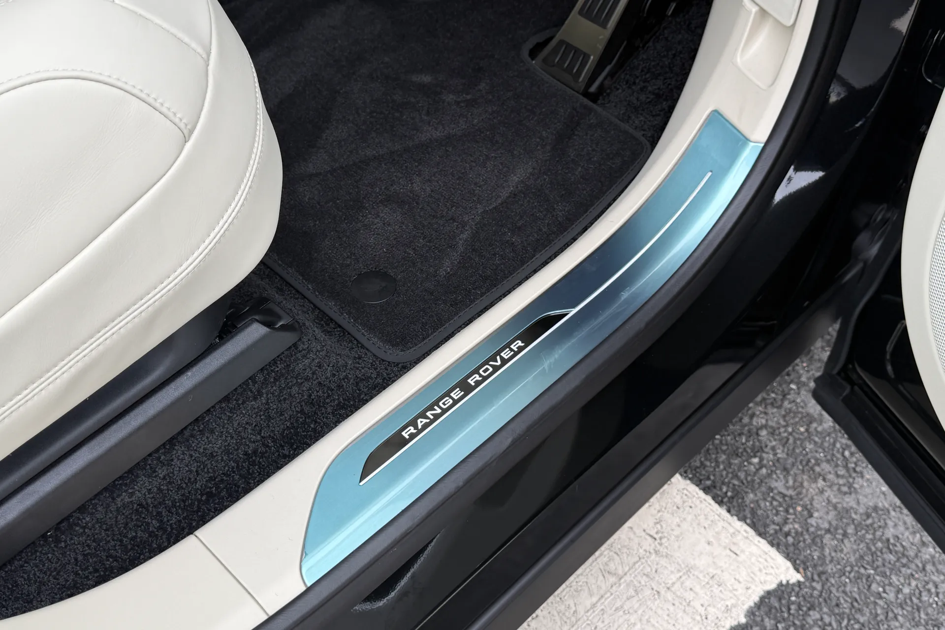 LAND ROVER RANGE ROVER thumbnail image number 37