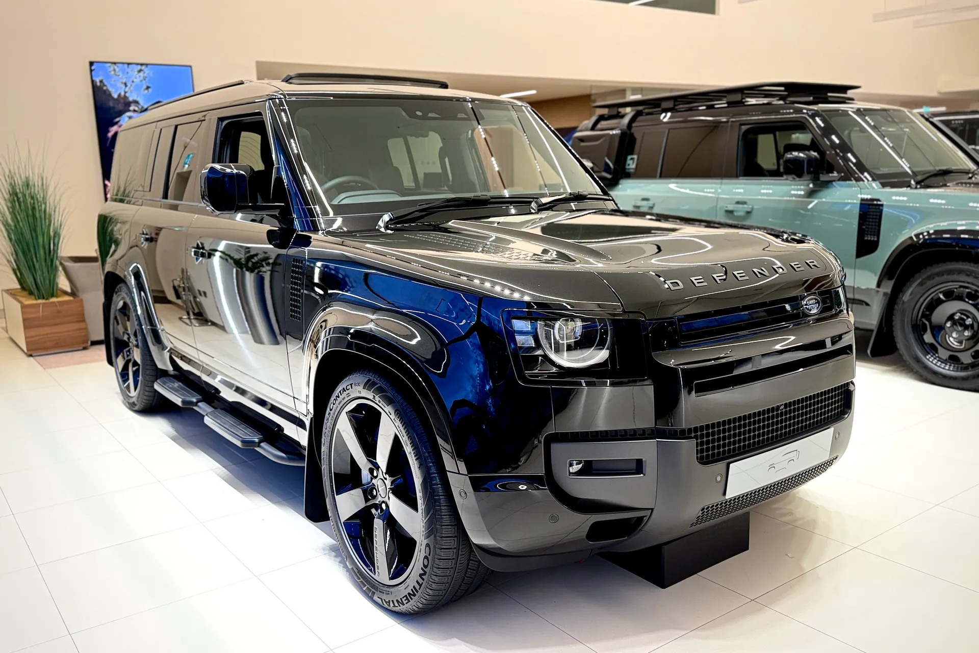 LAND ROVER Defender 130 focused image