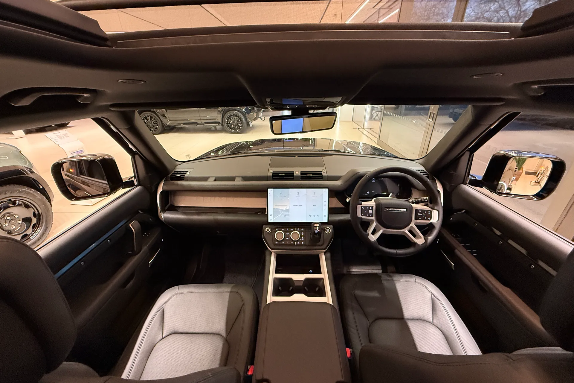 LAND ROVER Defender 130 thumbnail image number 2