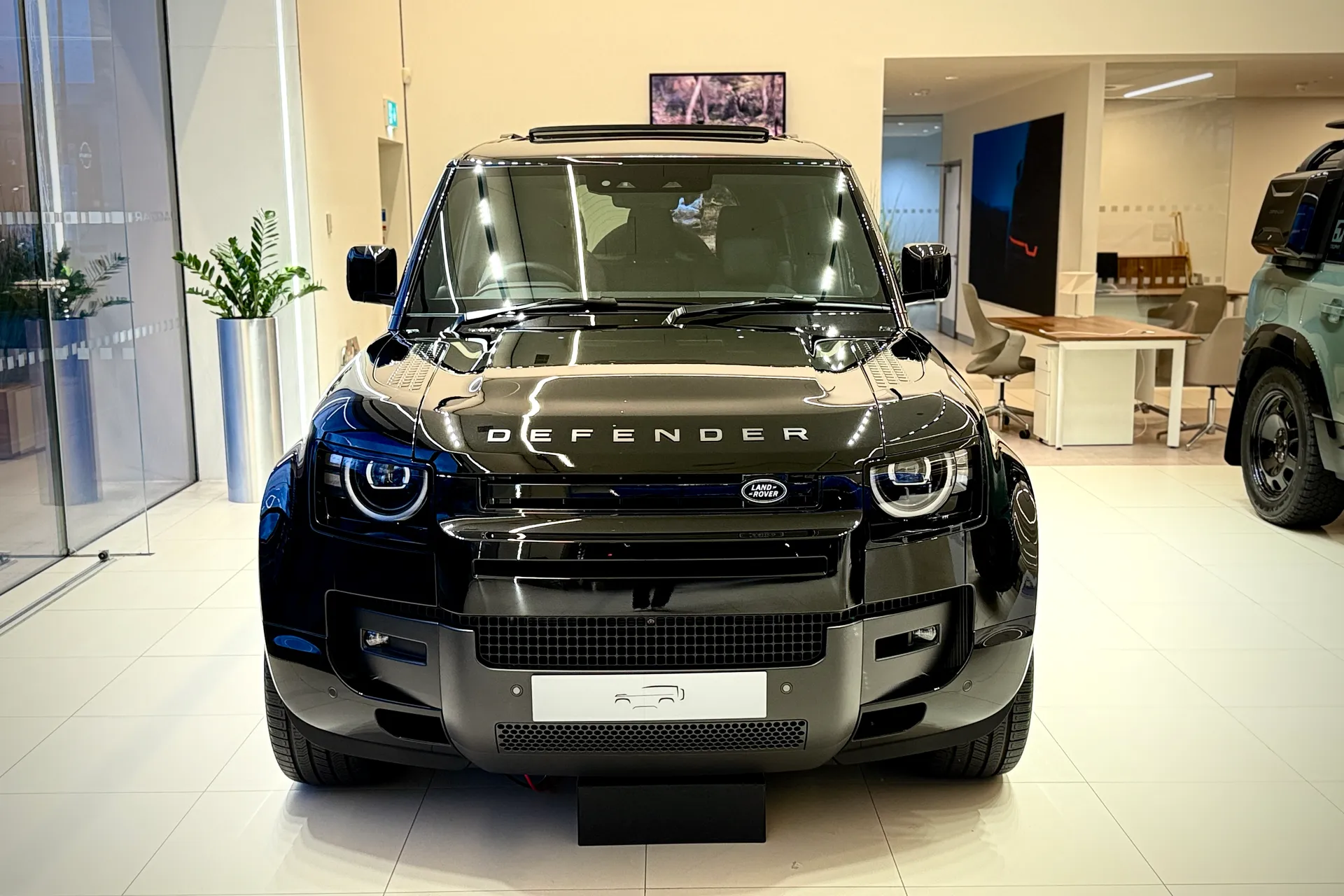 LAND ROVER Defender 130 thumbnail image number 11