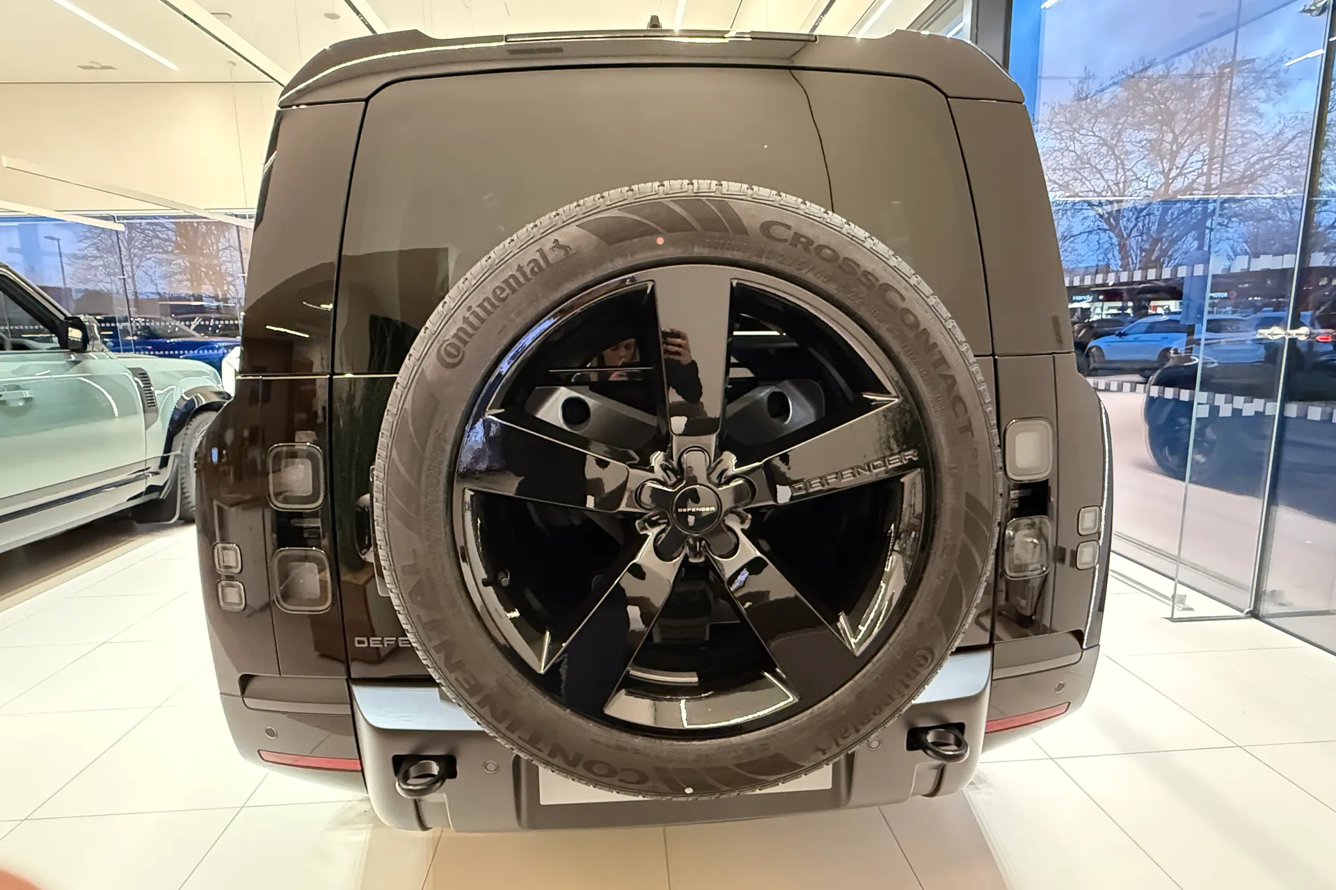 LAND ROVER Defender 130 thumbnail image number 13