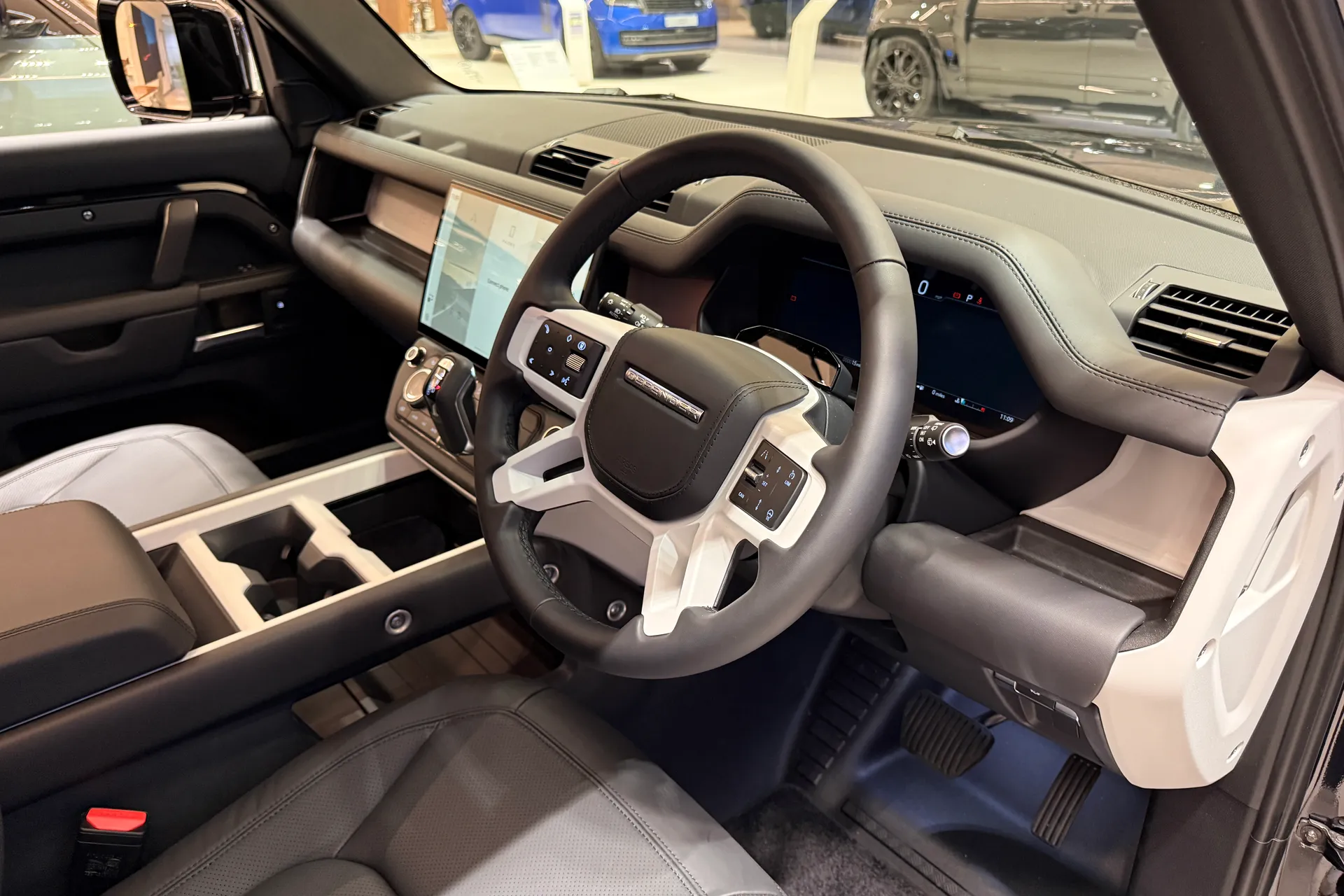 LAND ROVER Defender 130 thumbnail image number 36