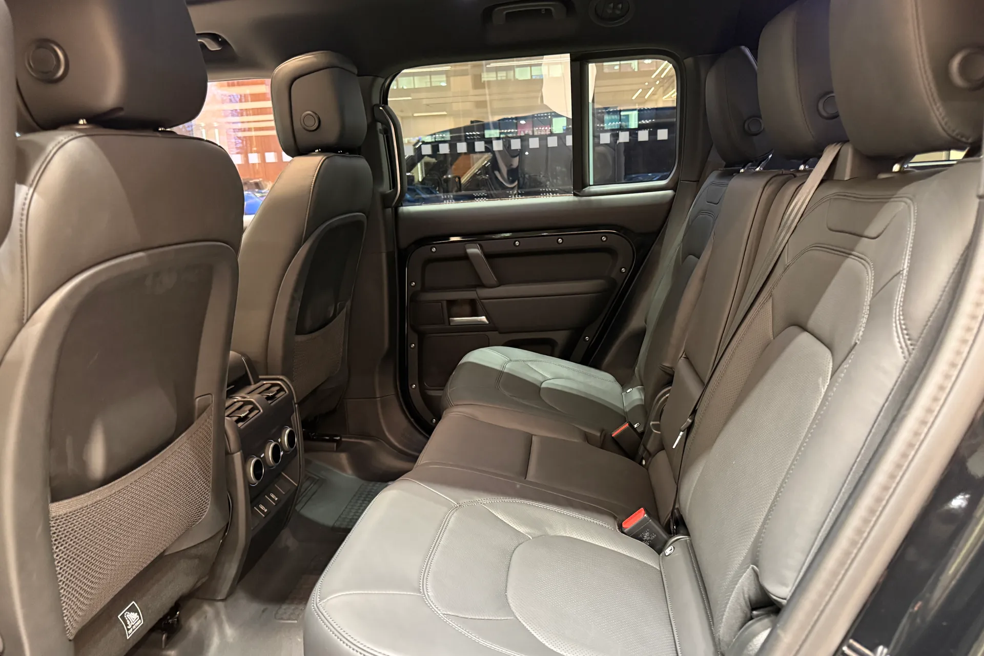 LAND ROVER Defender 130 thumbnail image number 39