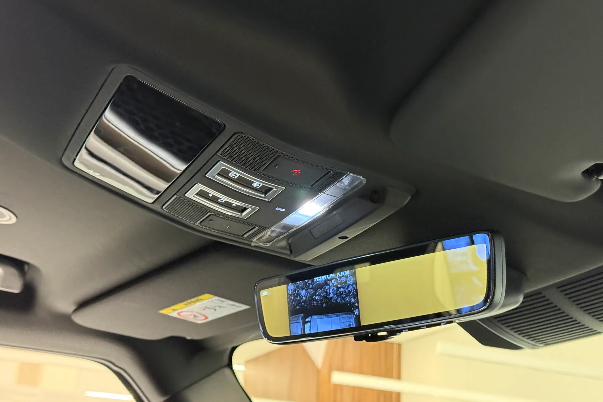 LAND ROVER Defender 130 thumbnail image number 19