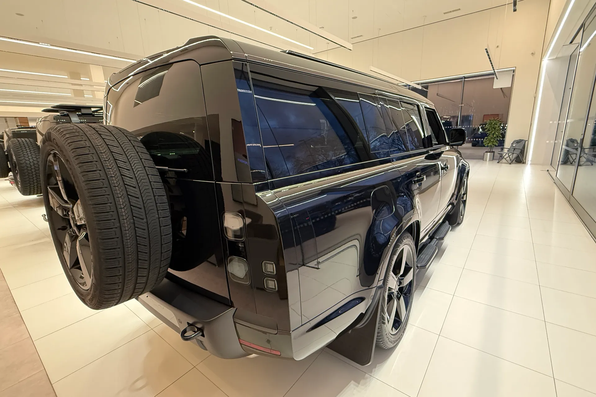 LAND ROVER Defender 130 thumbnail image number 8