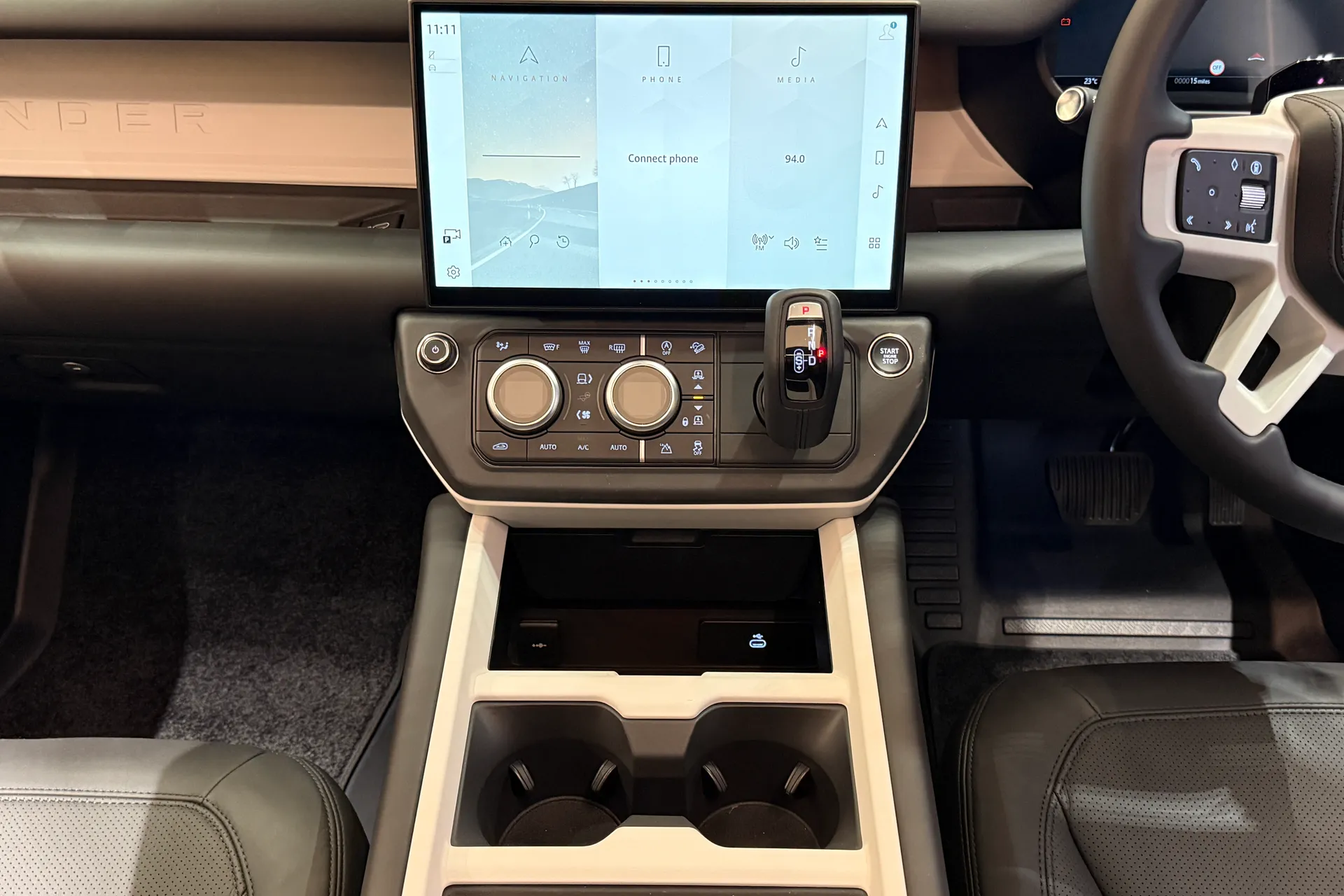 LAND ROVER Defender 130 thumbnail image number 21