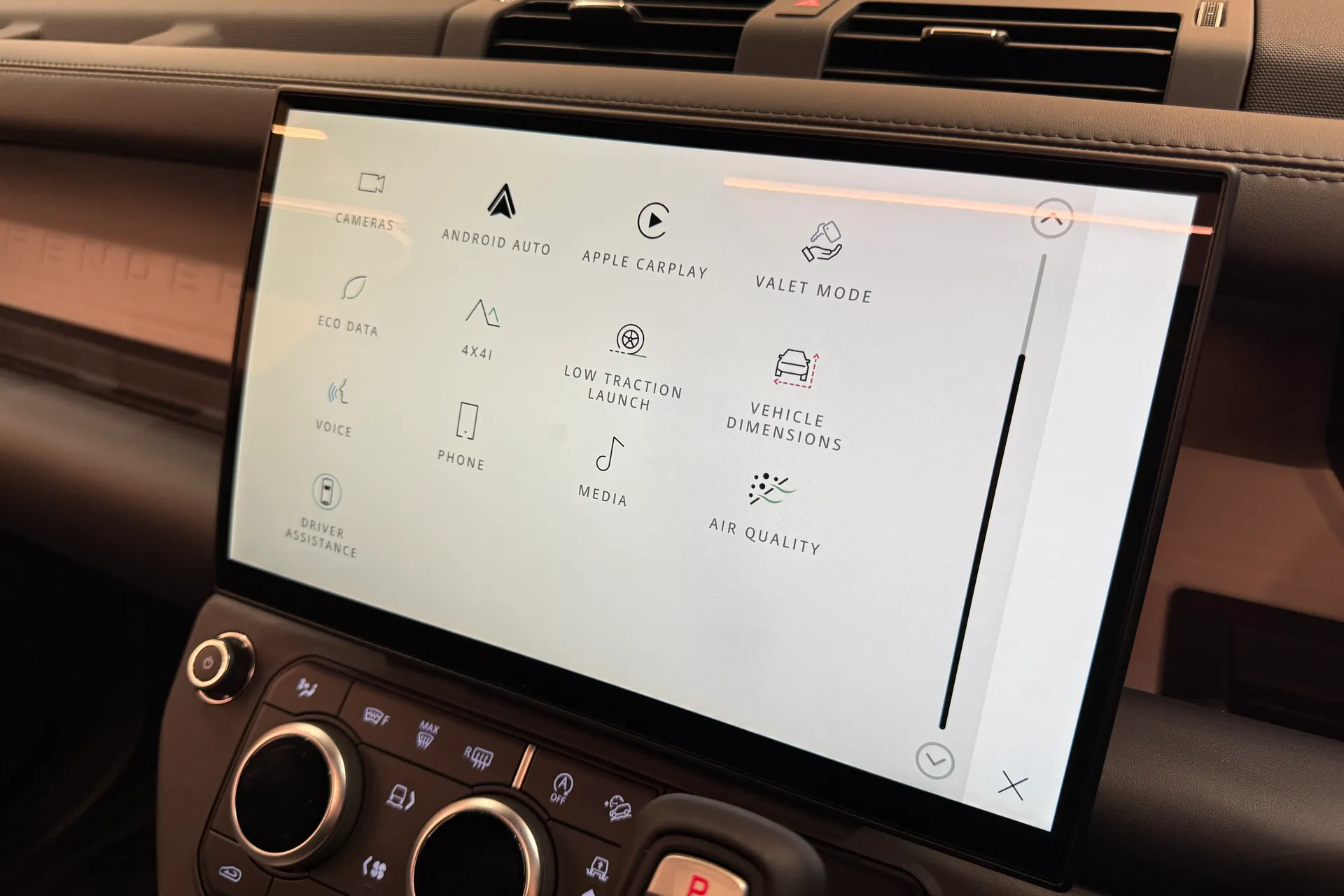 LAND ROVER Defender 130 thumbnail image number 46