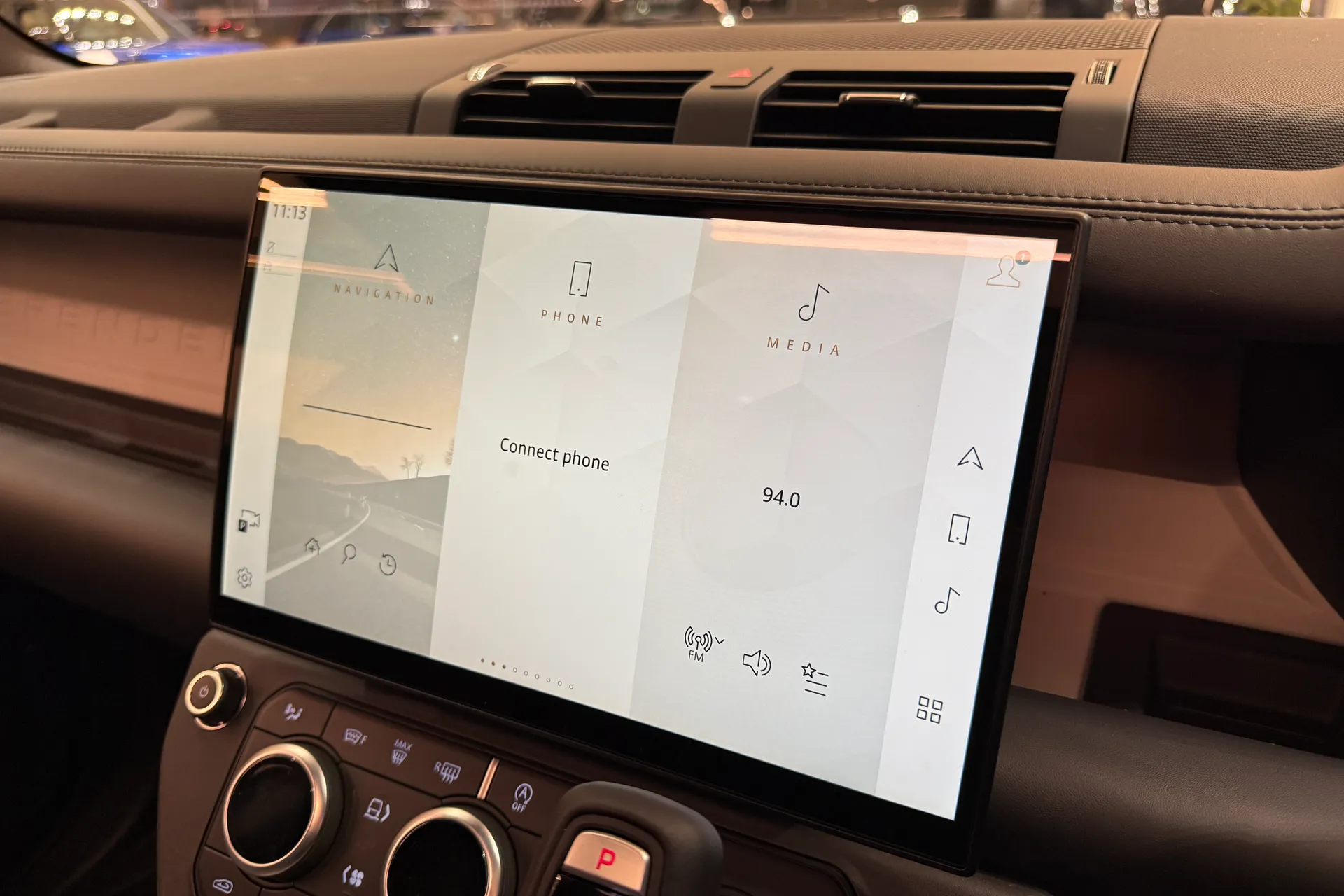 LAND ROVER Defender 130 thumbnail image number 44