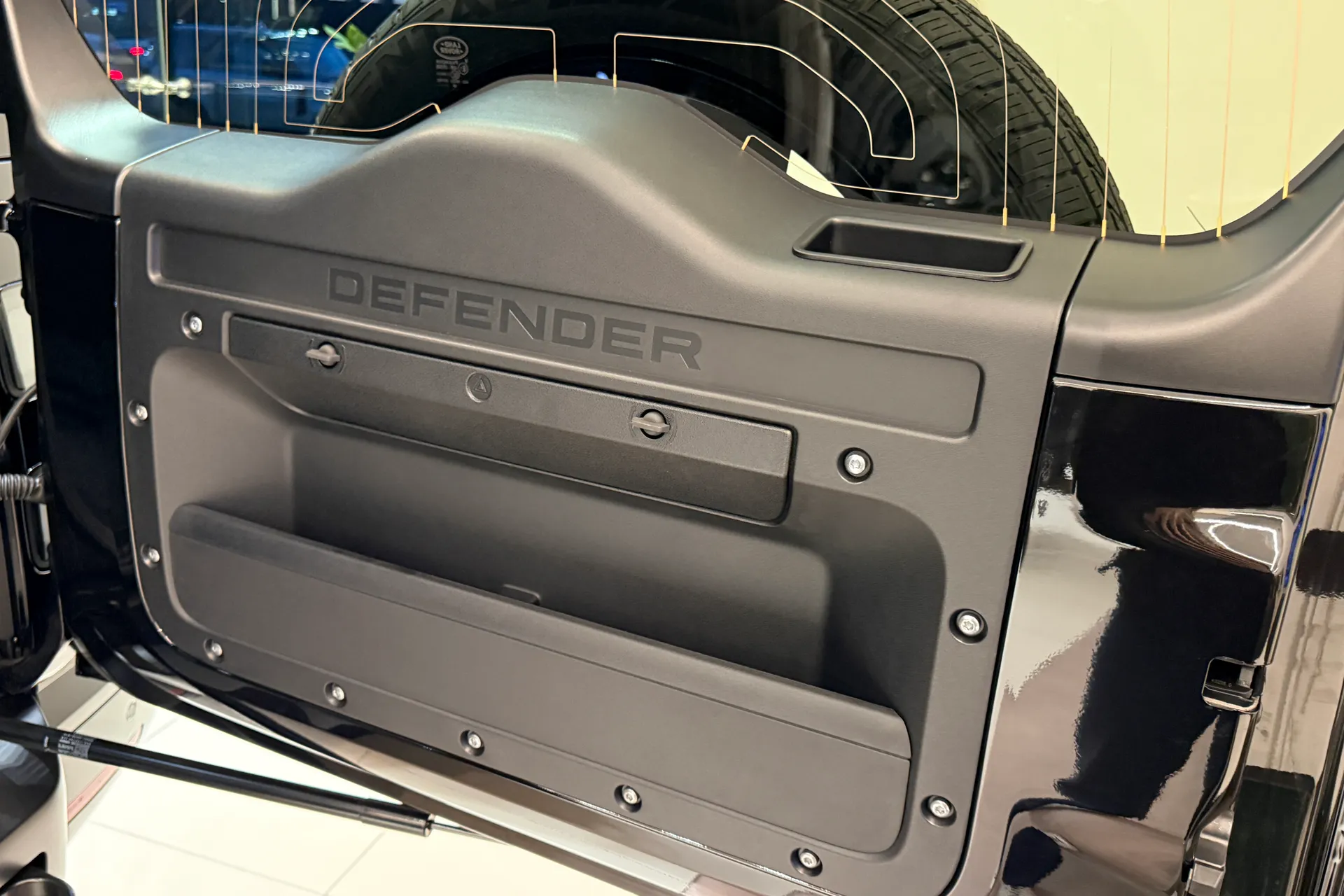 LAND ROVER Defender 130 thumbnail image number 26