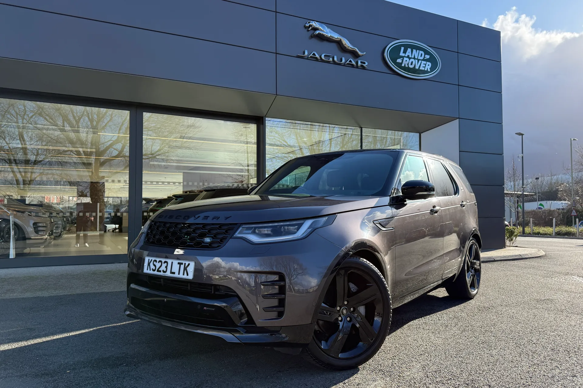 LAND ROVER DISCOVERY focused image