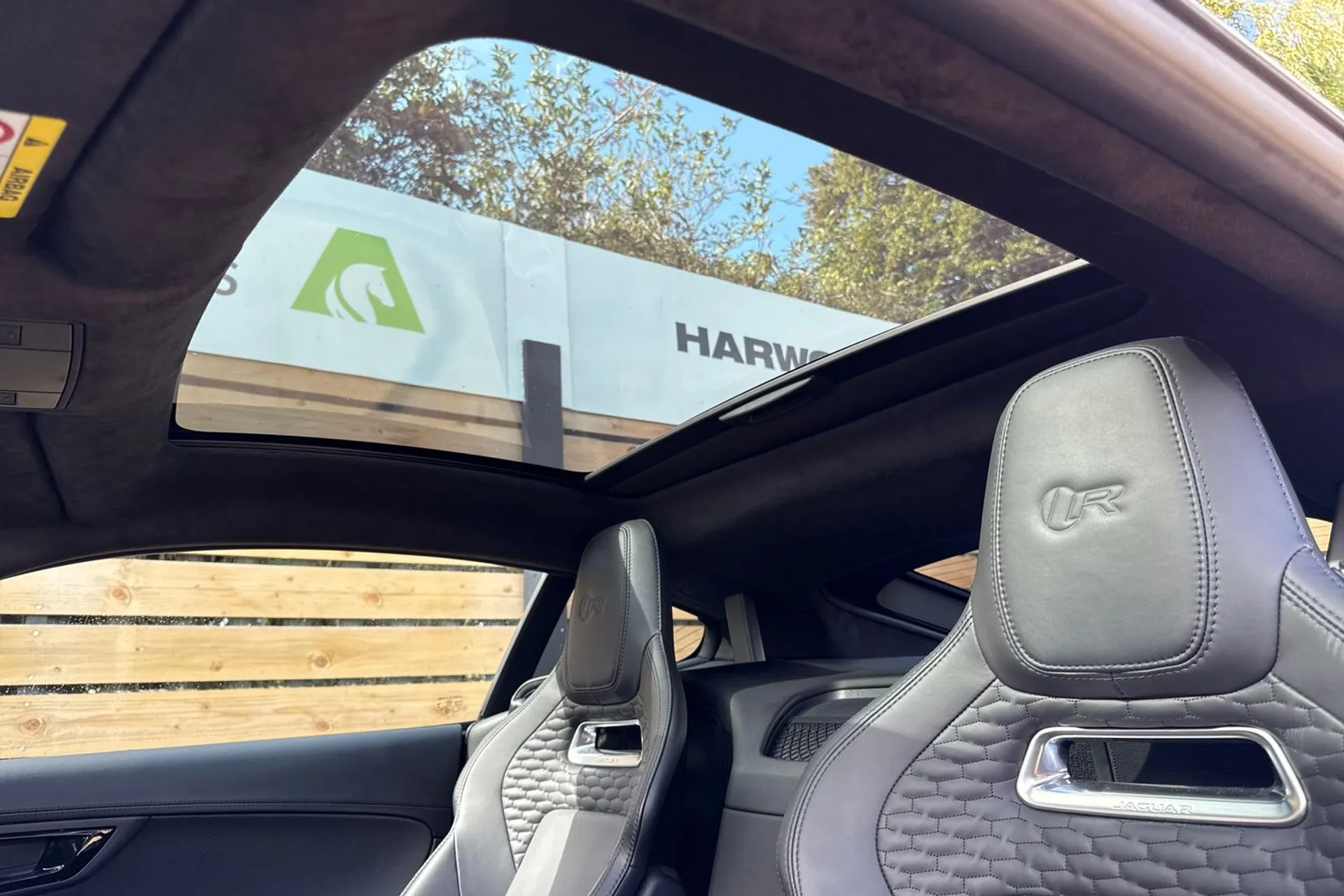 Jaguar F-TYPE thumbnail image number 3