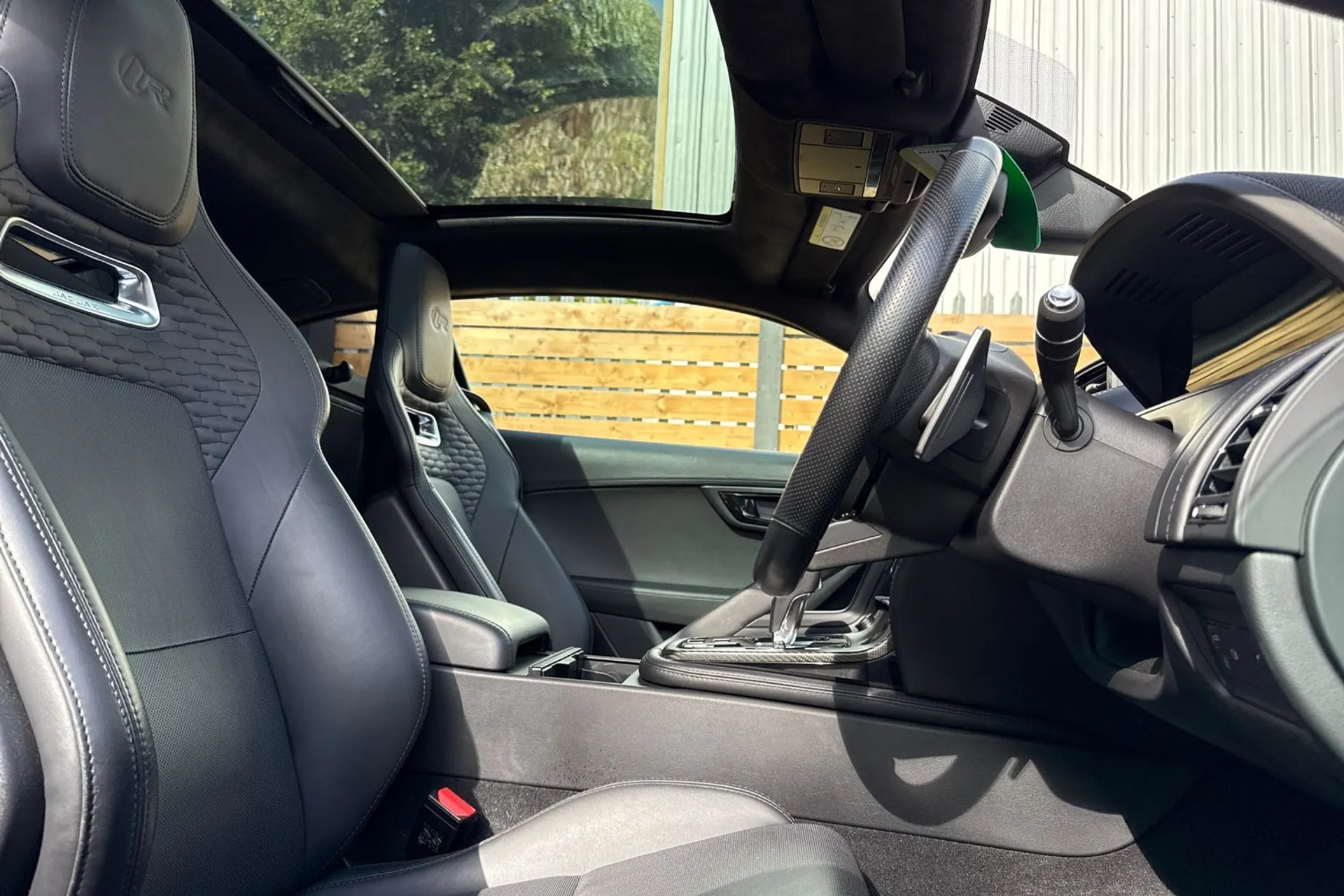 Jaguar F-TYPE thumbnail image number 27