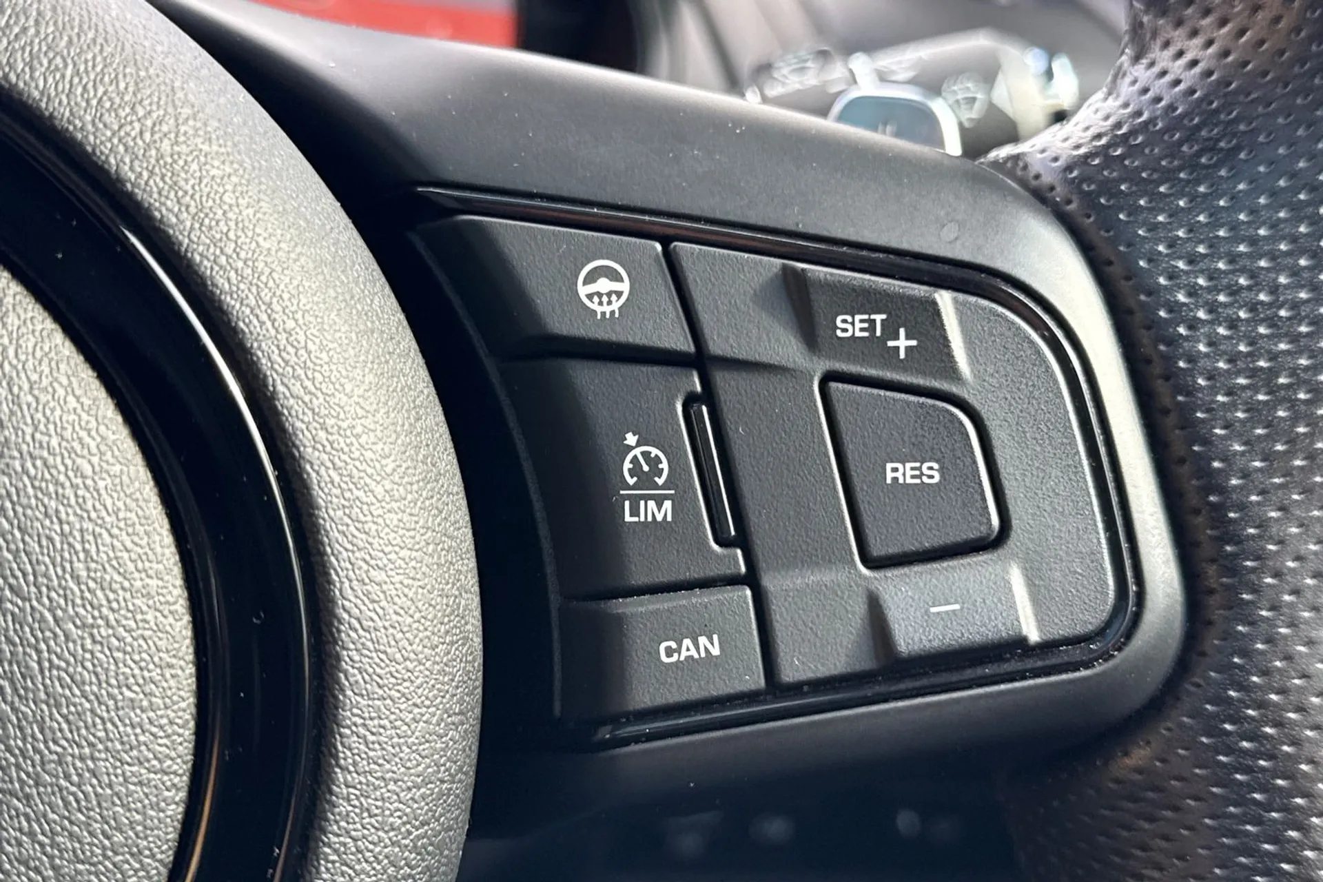 Jaguar F-TYPE thumbnail image number 39