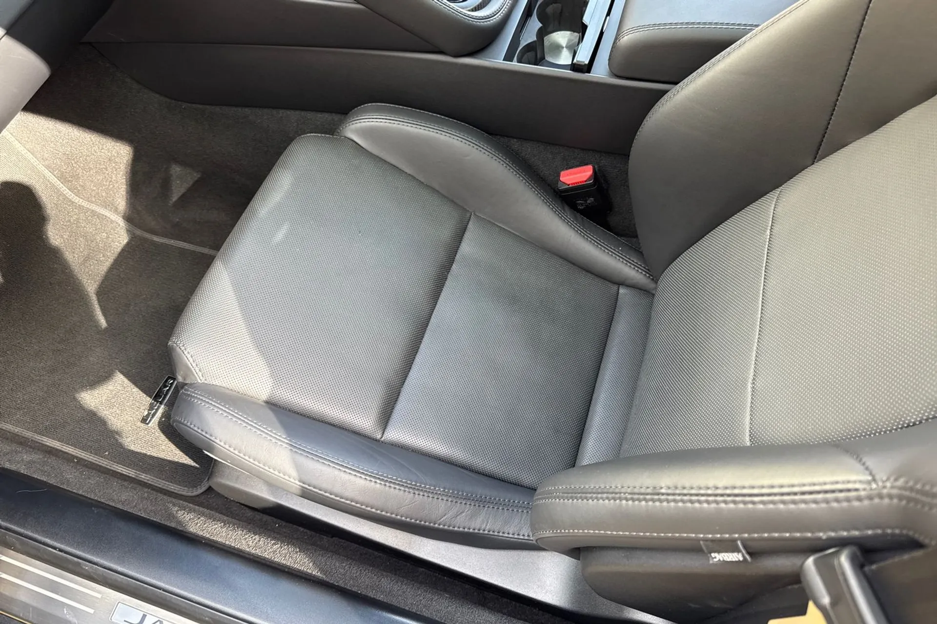 Jaguar F-TYPE thumbnail image number 34