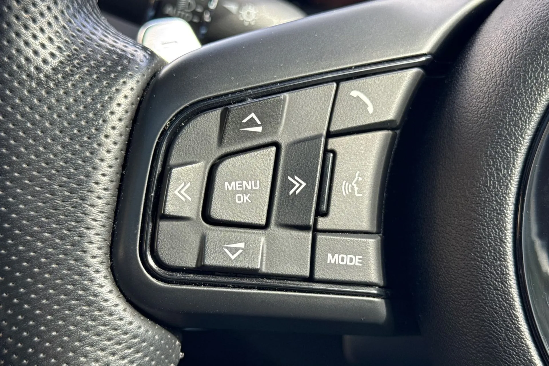 Jaguar F-TYPE thumbnail image number 38