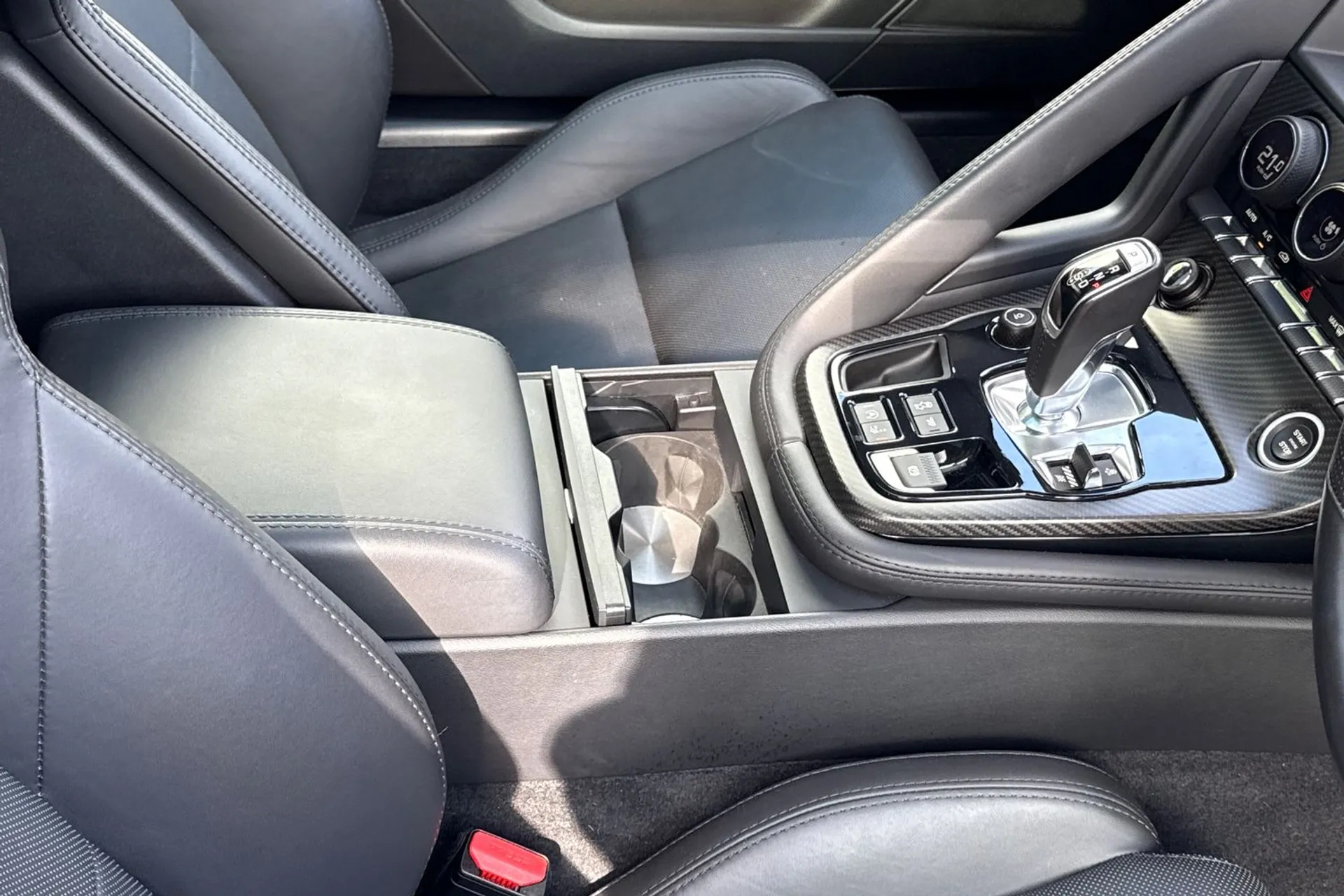 Jaguar F-TYPE thumbnail image number 42