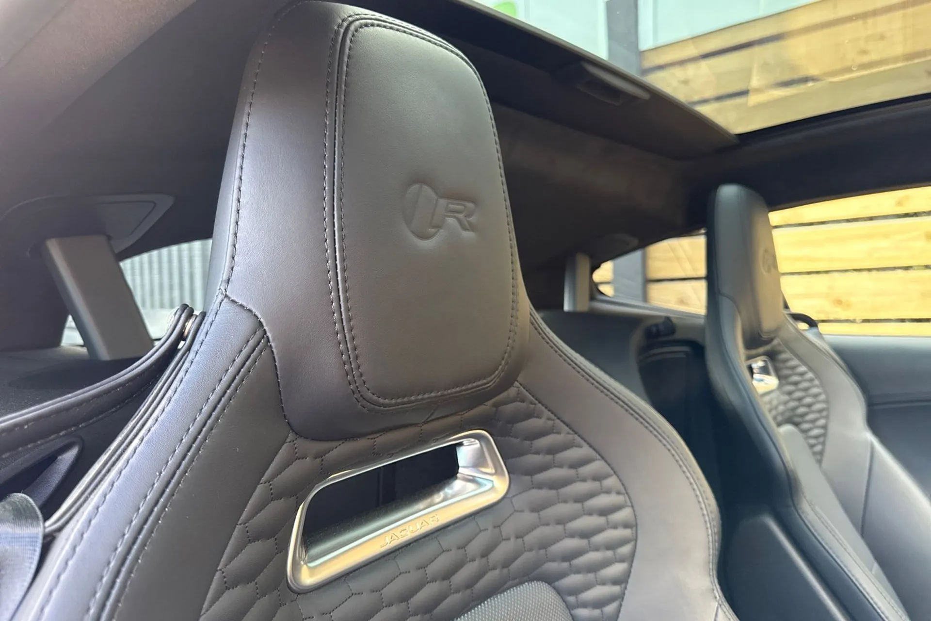 Jaguar F-TYPE thumbnail image number 25