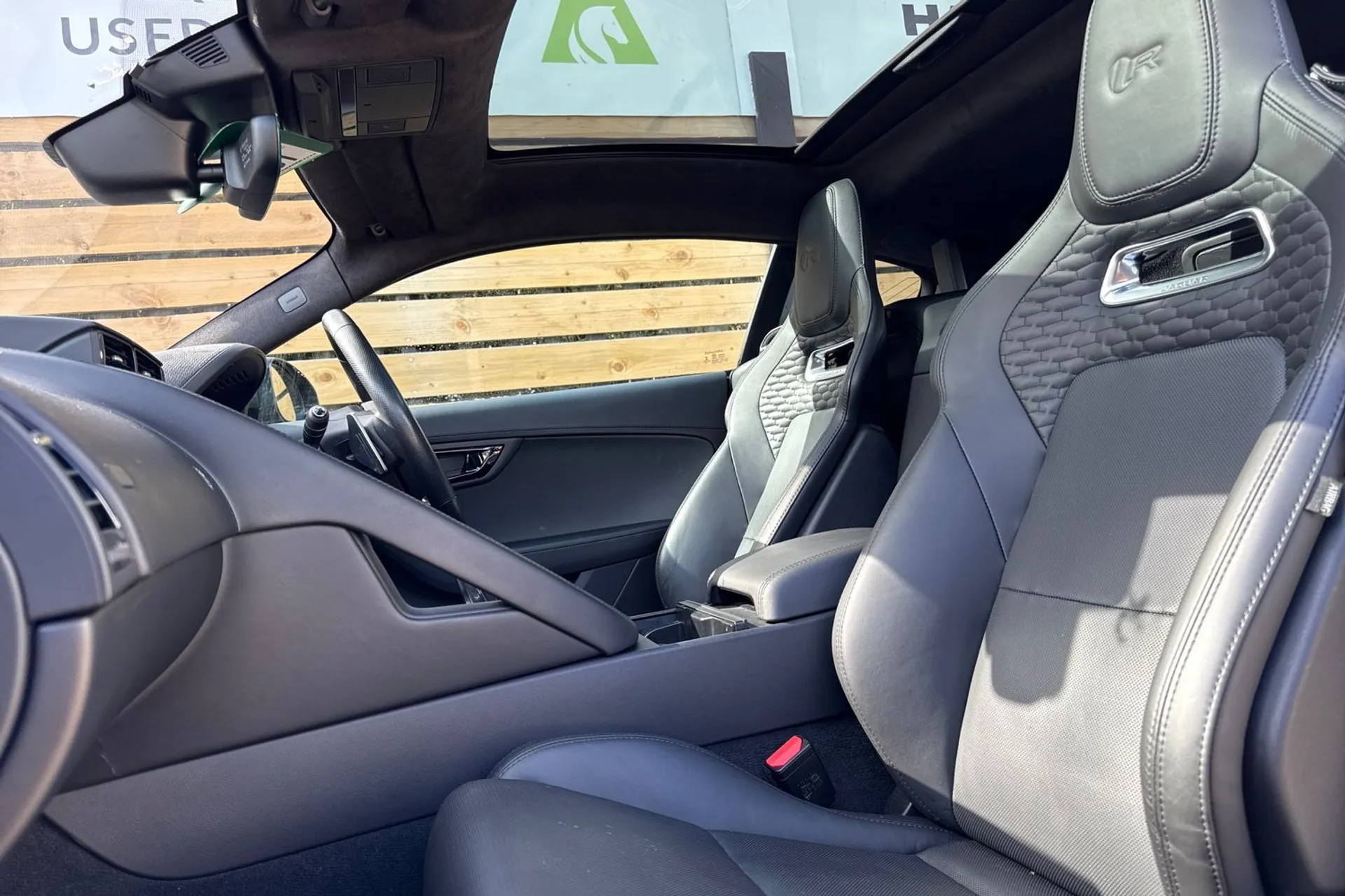 Jaguar F-TYPE thumbnail image number 30