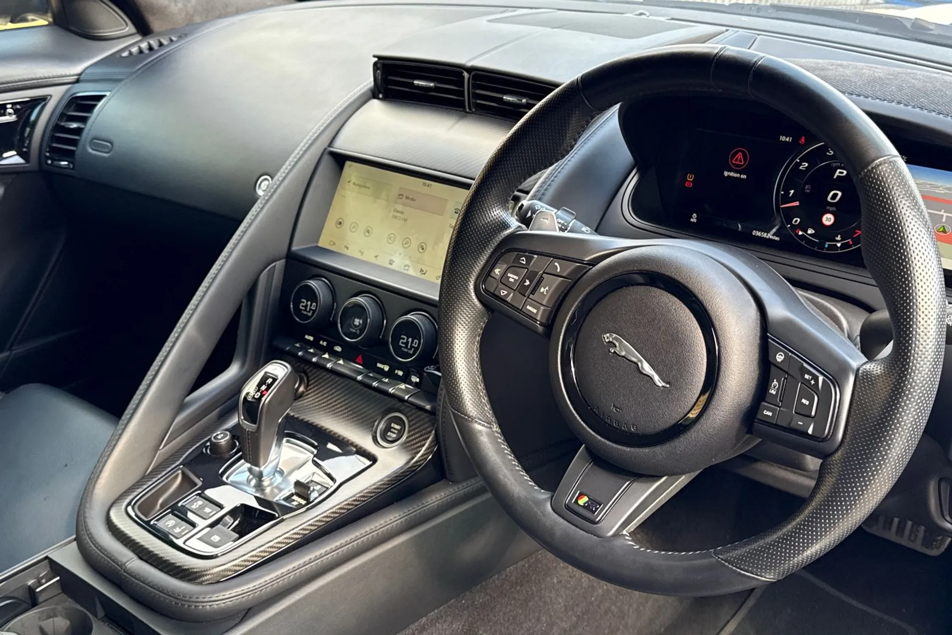 Jaguar F-TYPE thumbnail image number 28