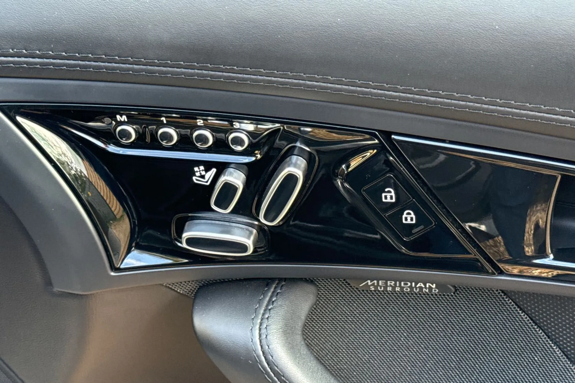 Jaguar F-TYPE thumbnail image number 45