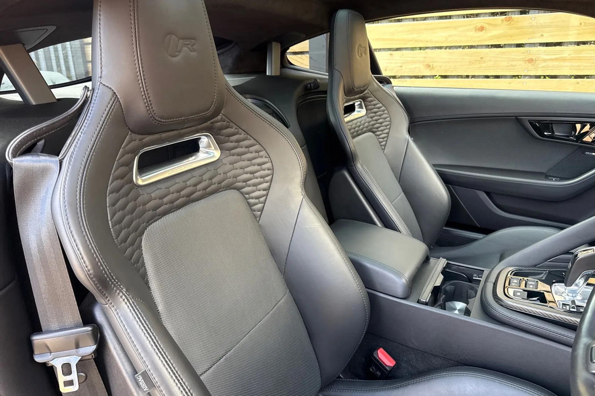 Jaguar F-TYPE thumbnail image number 24