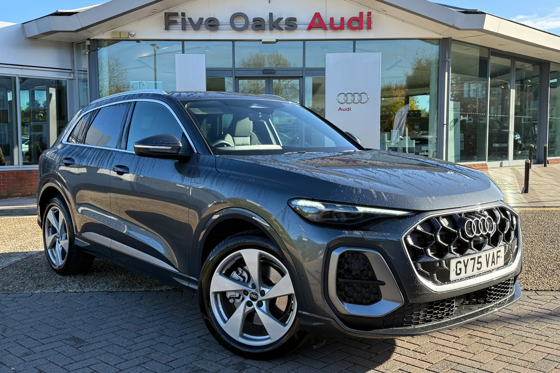 Audi Q5 focused image