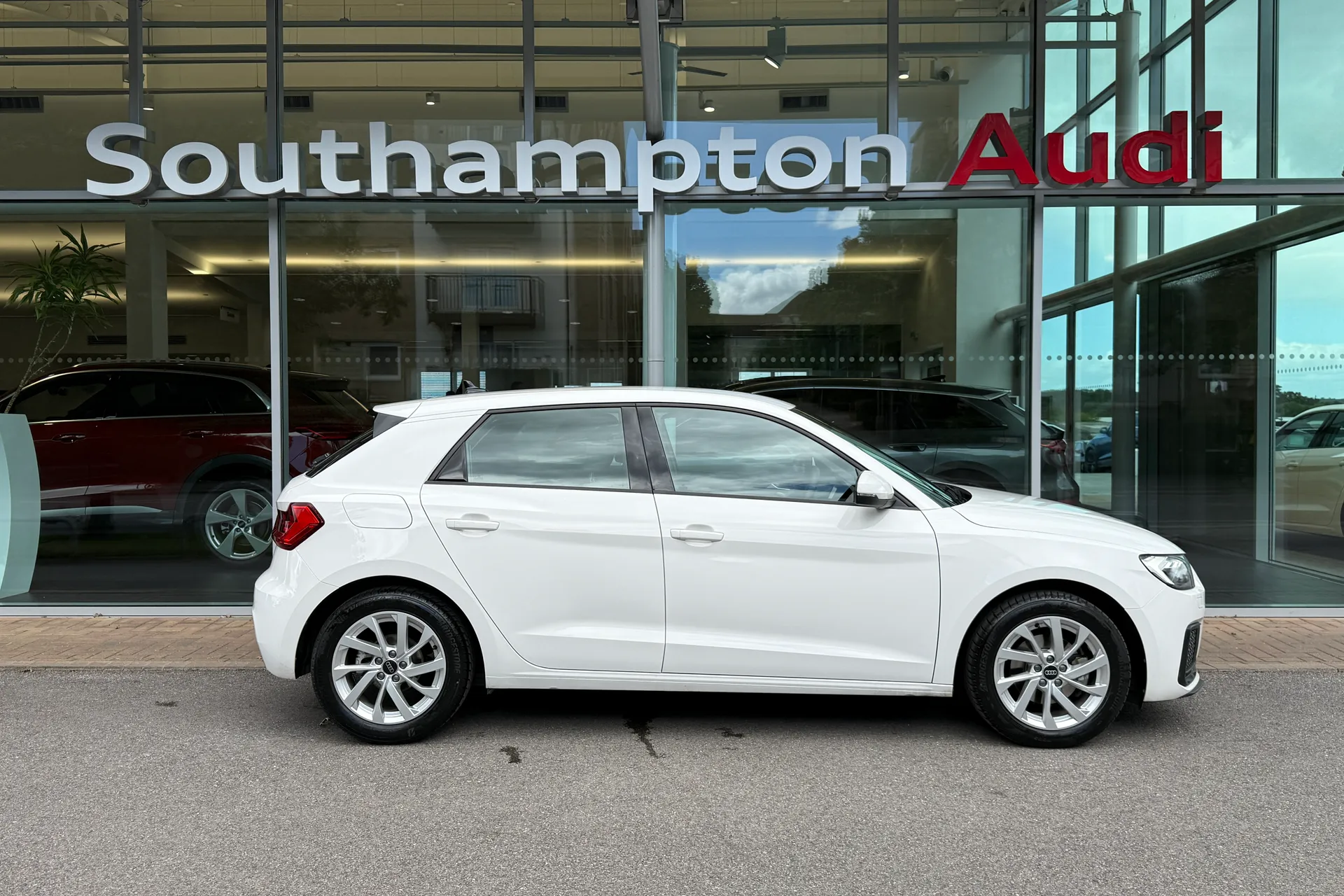 Audi A1 thumbnail image number 2