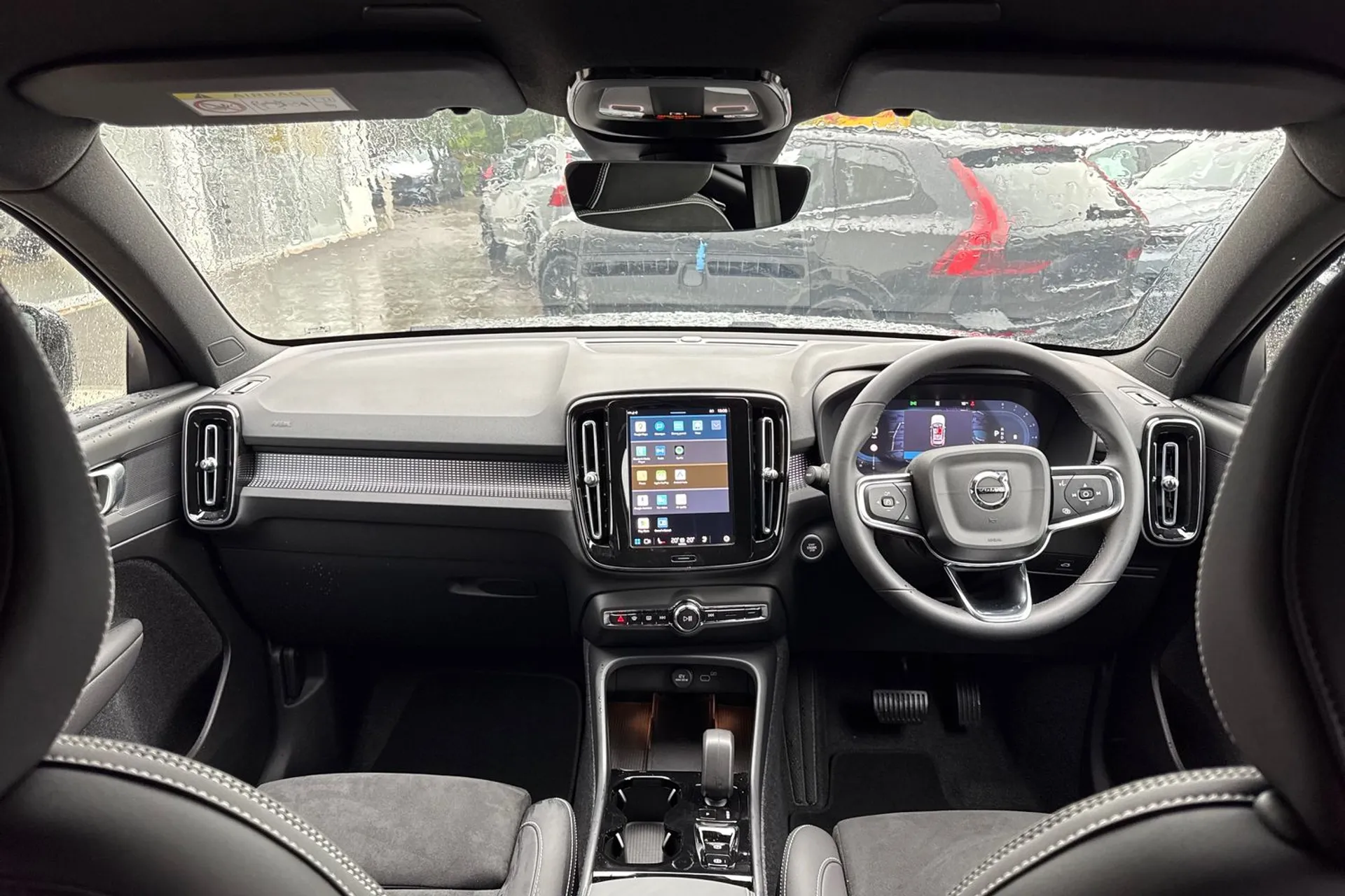 Volvo XC40 thumbnail image number 3