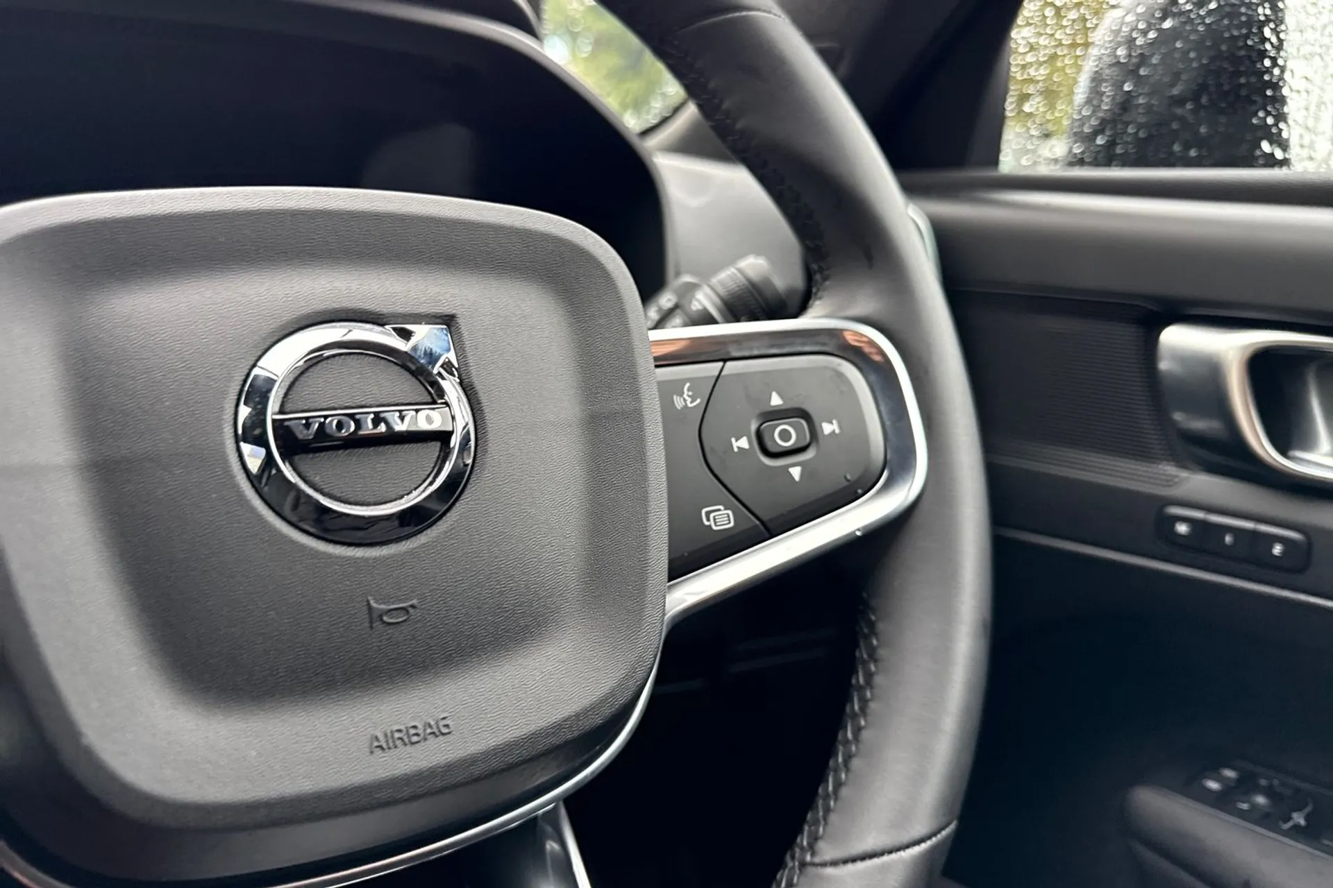 Volvo XC40 thumbnail image number 36