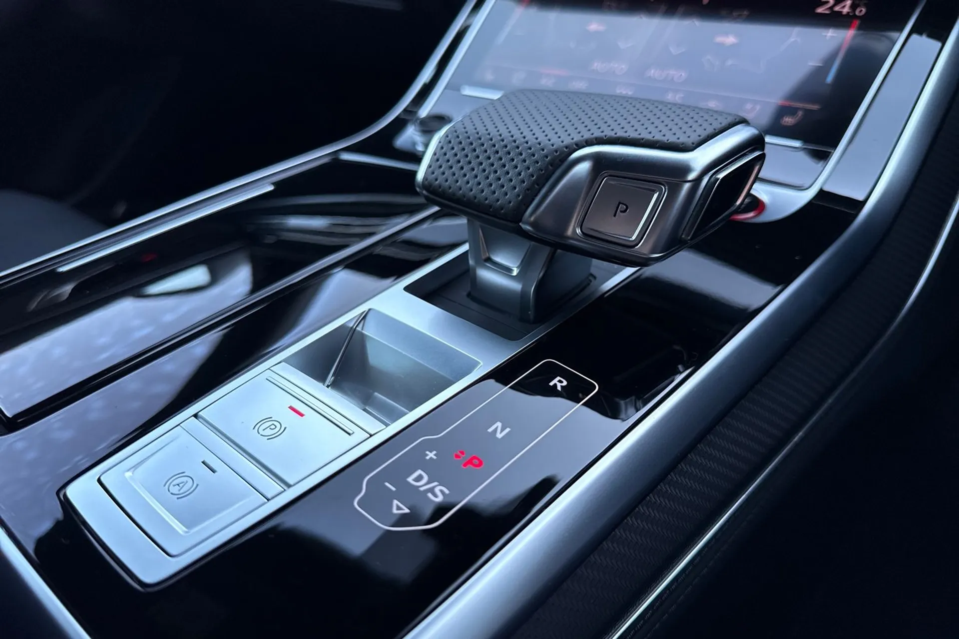 Audi RS Q8 thumbnail image number 44