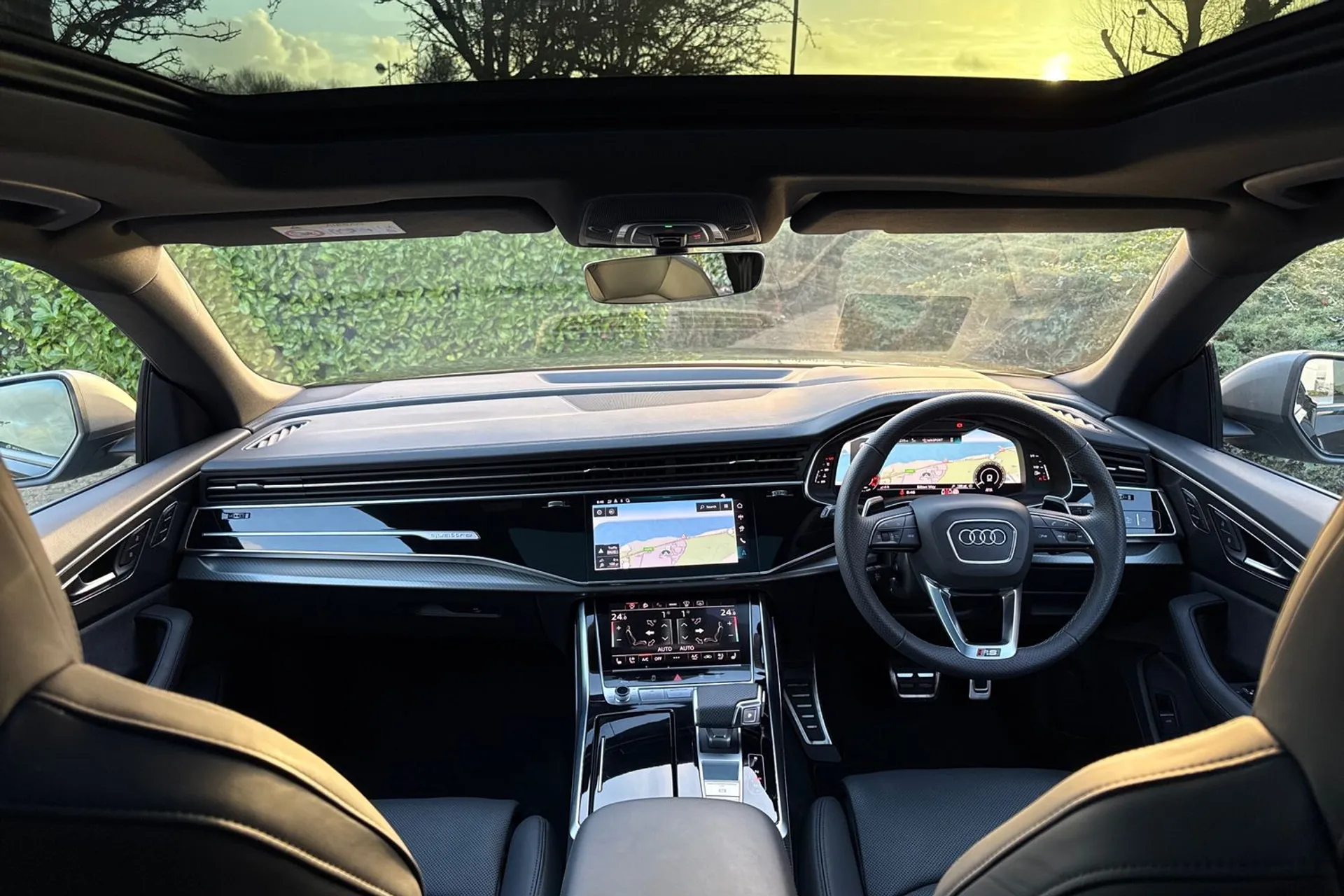 Audi RS Q8 thumbnail image number 3