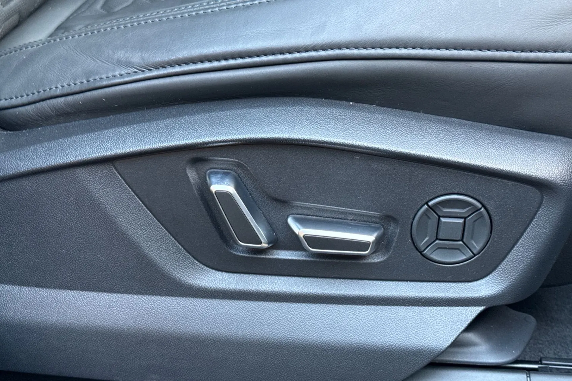 Audi RS Q8 thumbnail image number 34