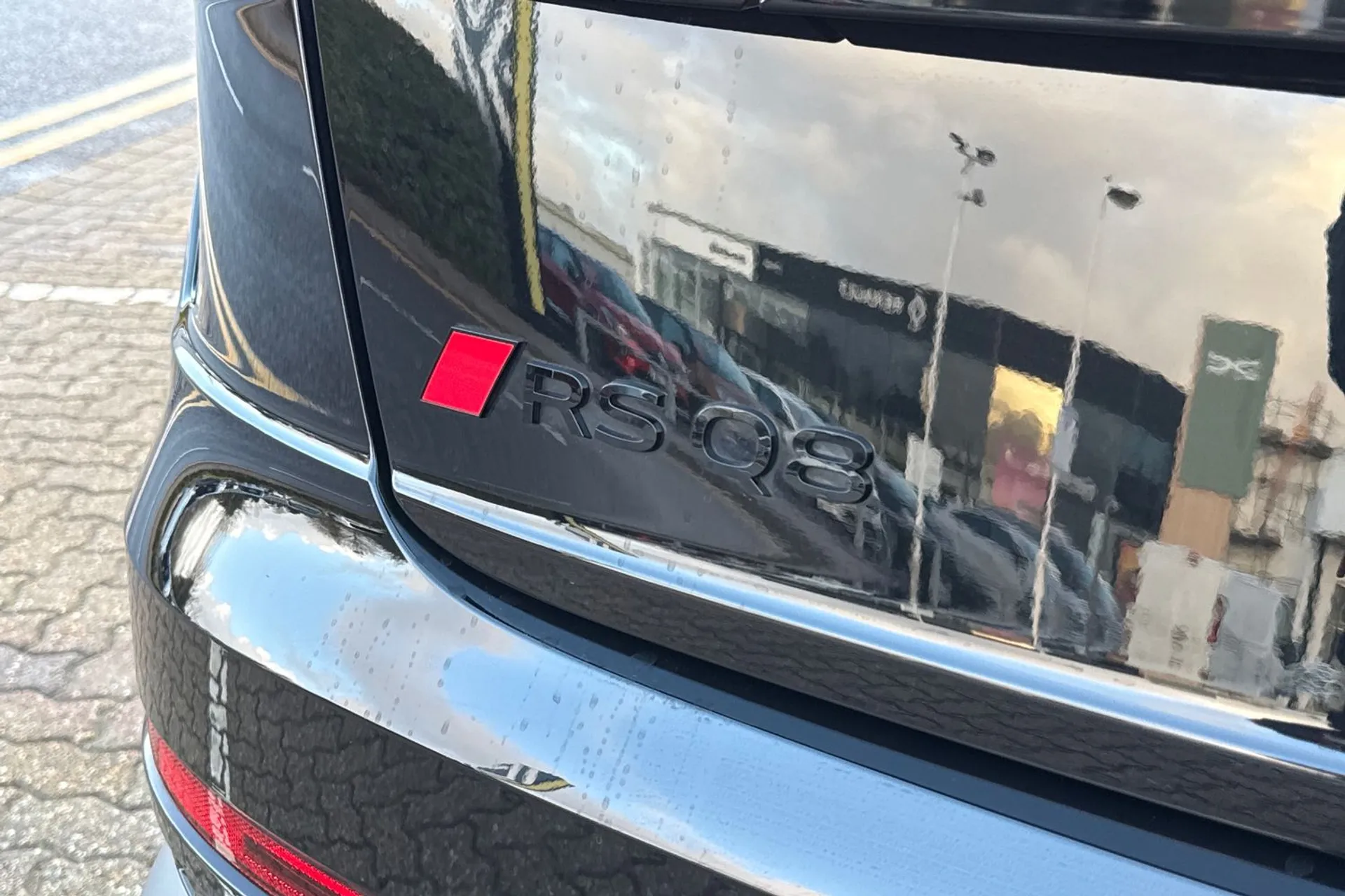 Audi RS Q8 thumbnail image number 16