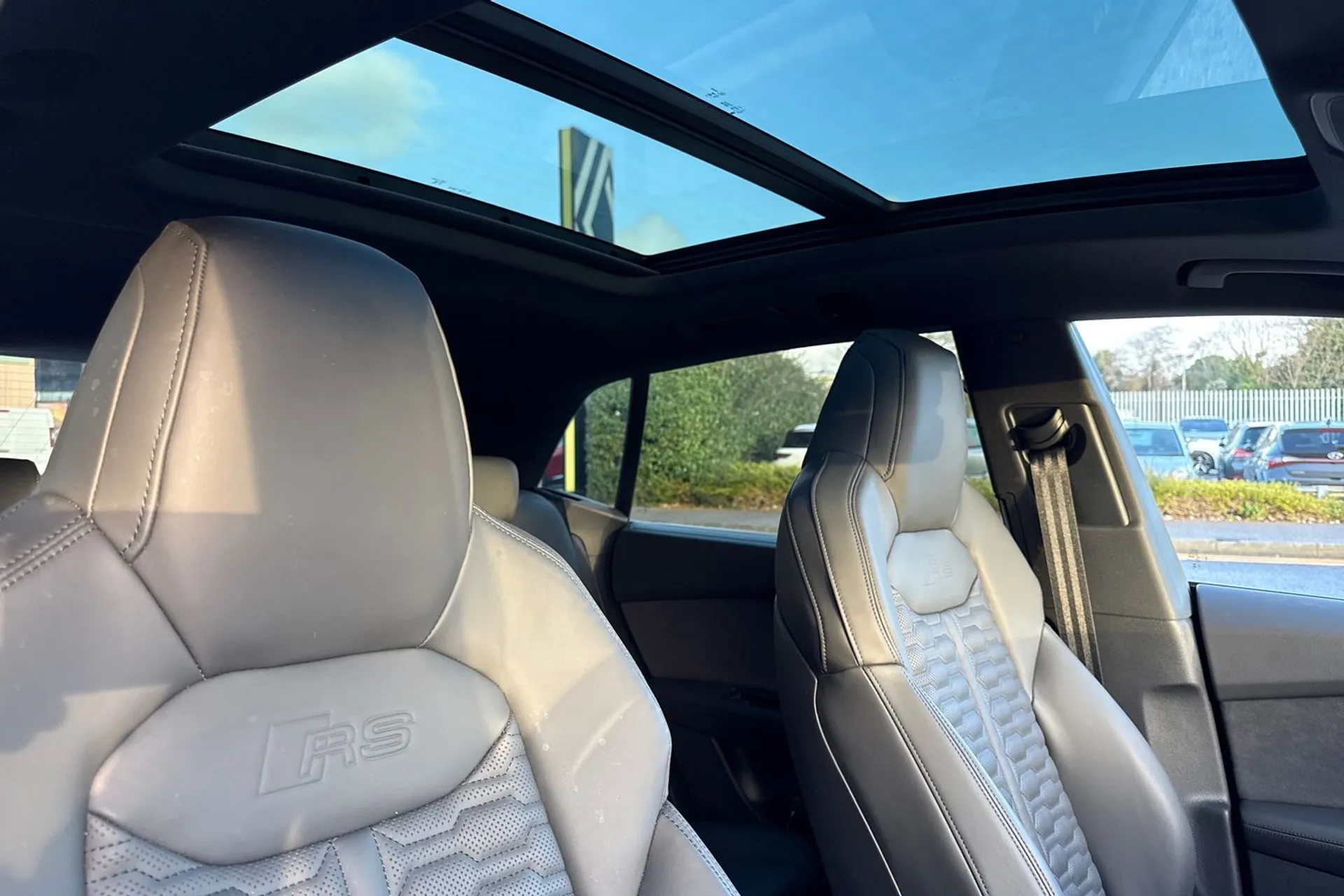 Audi RS Q8 thumbnail image number 4