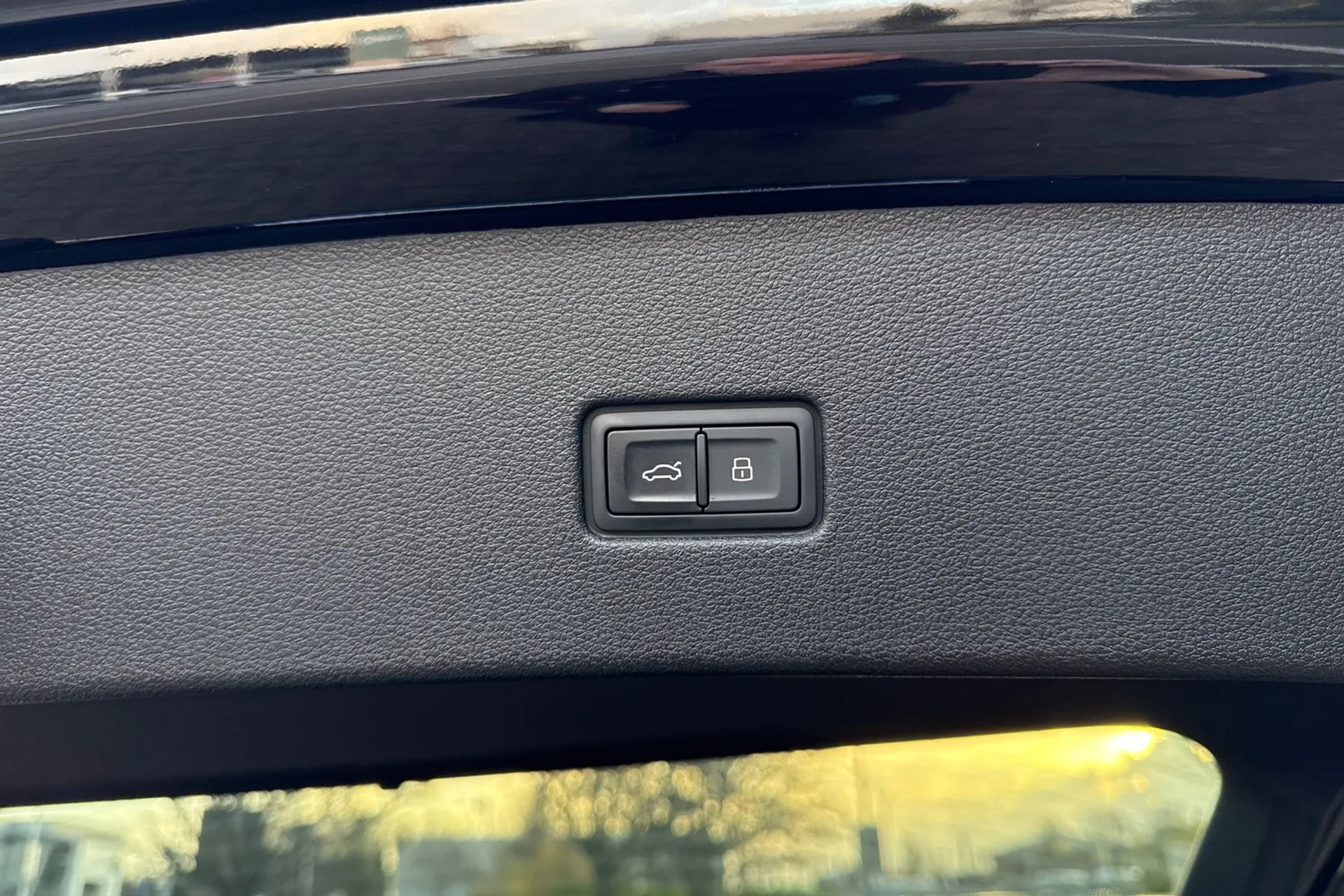 Audi RS Q8 thumbnail image number 25