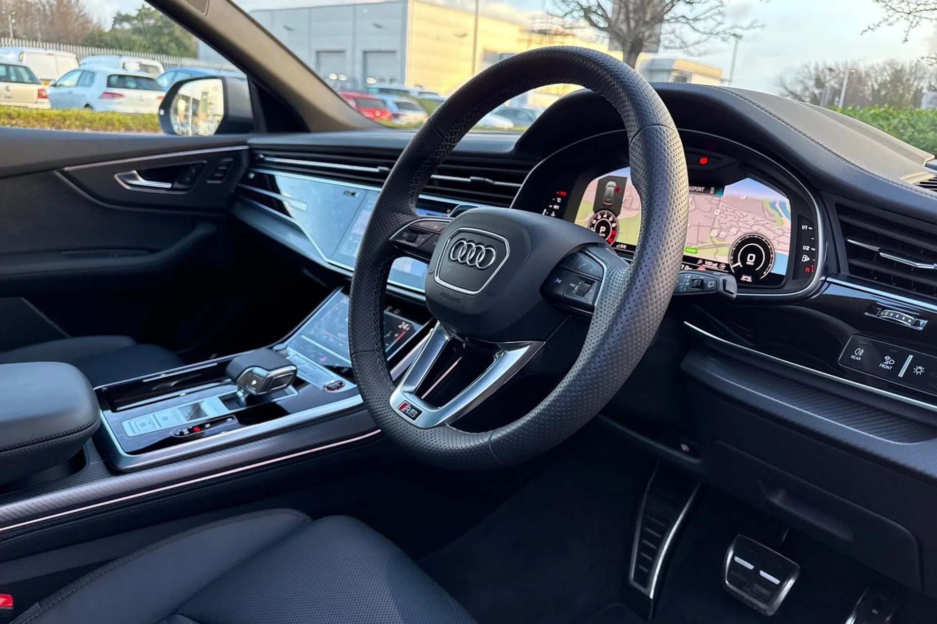 Audi RS Q8 thumbnail image number 31