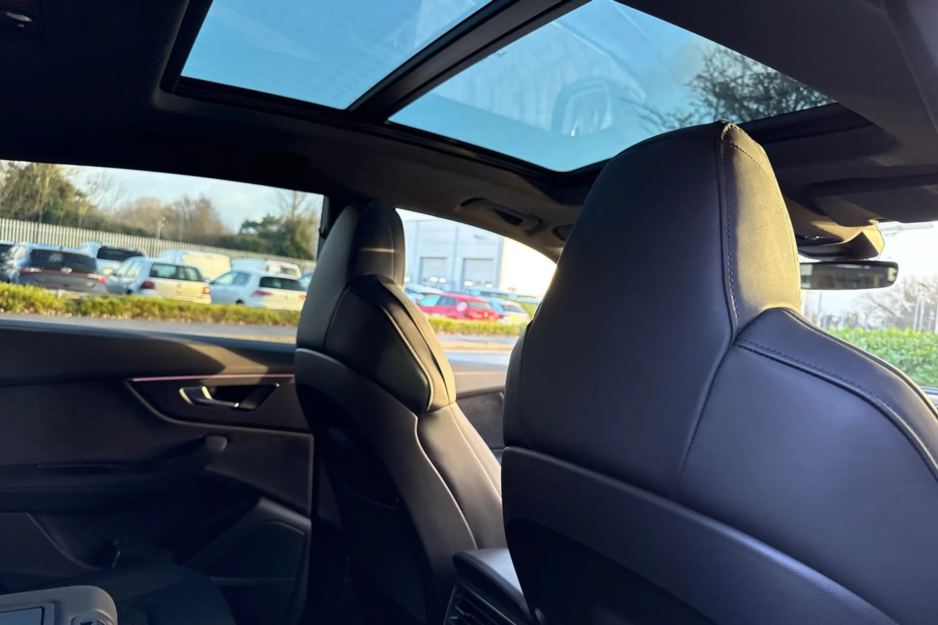 Audi RS Q8 thumbnail image number 28