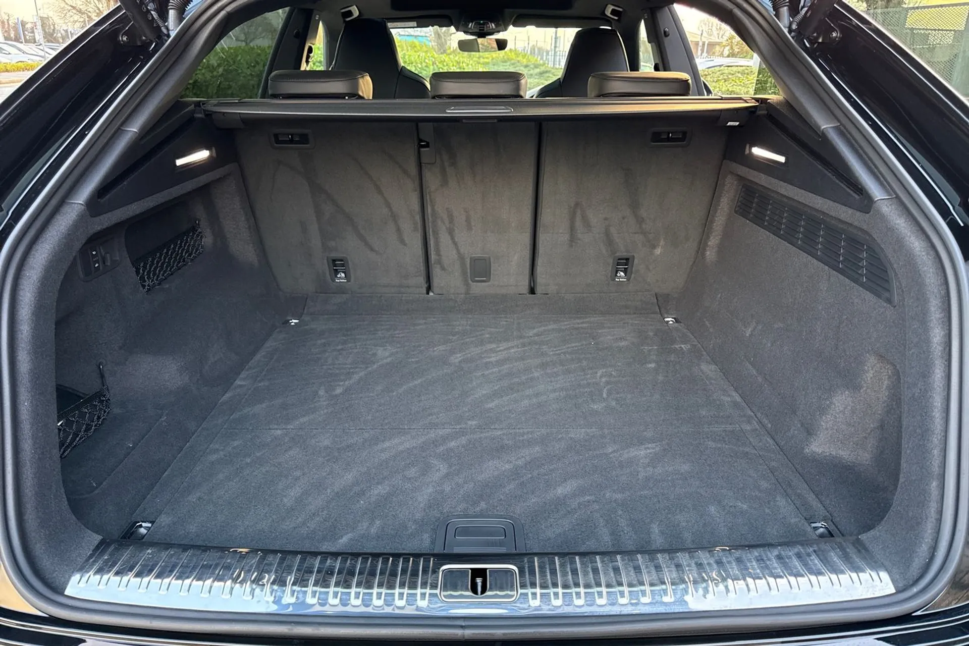 Audi RS Q8 thumbnail image number 24